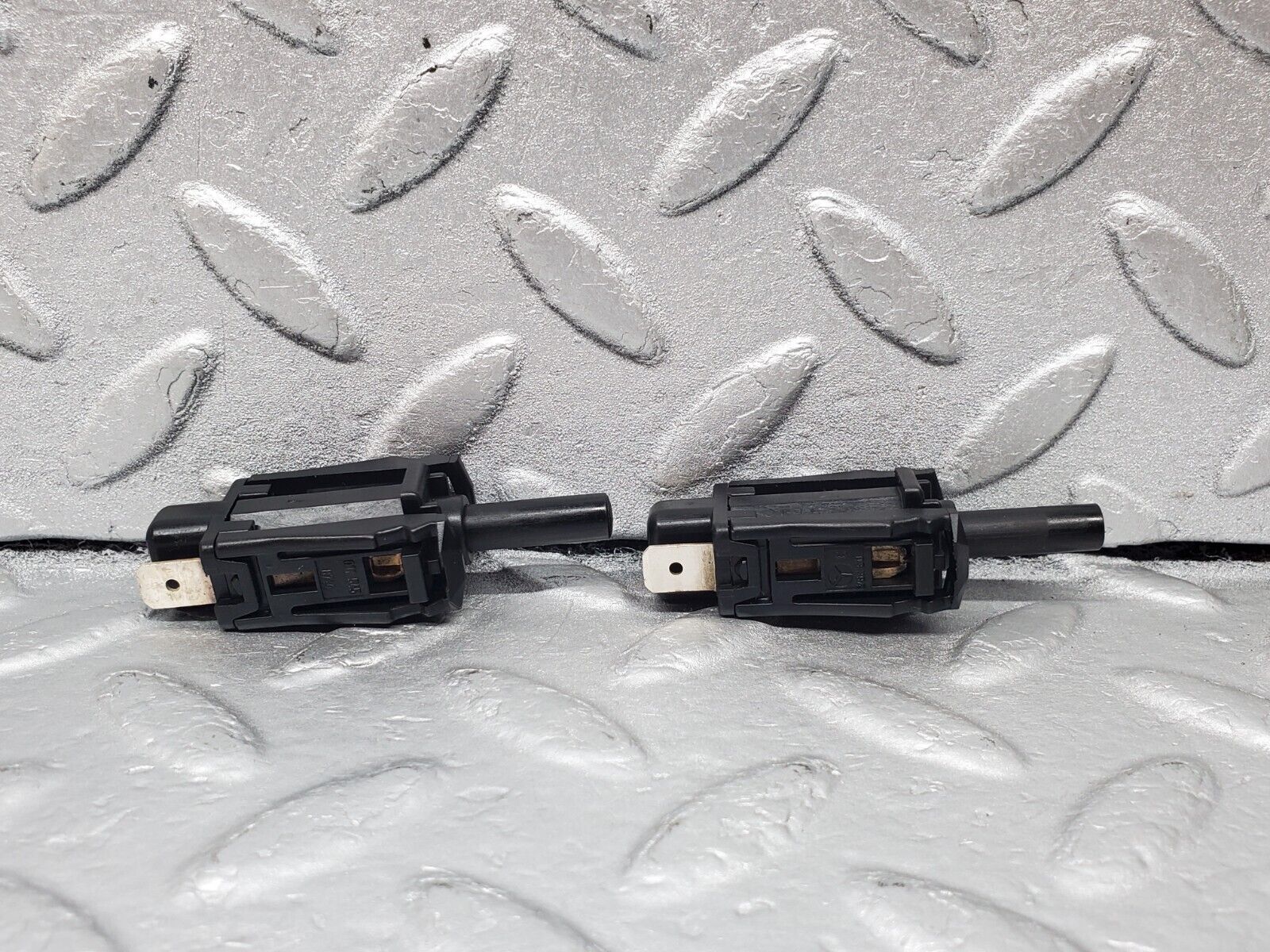 45886 Mercedes-Benz W126 420SE Door Contact Switch 2x 0015458714