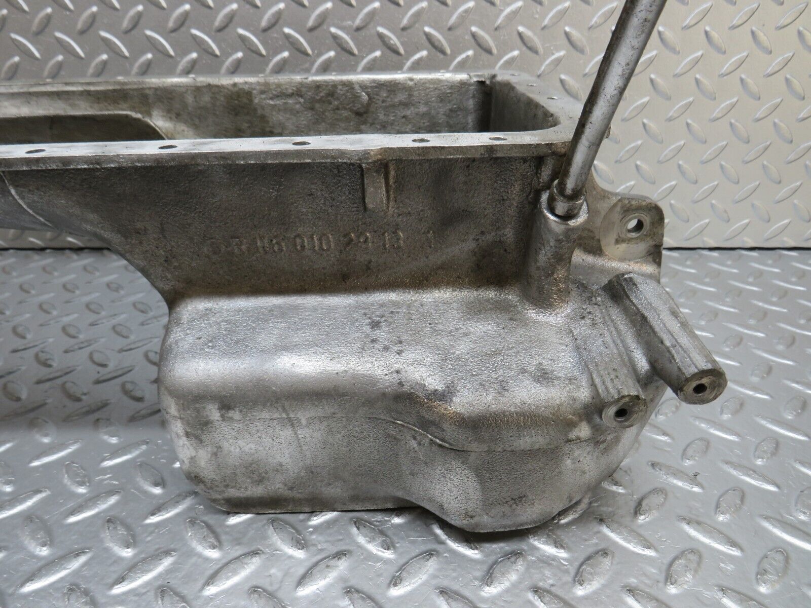 32811 Mercedes-Benz C107 R107 350 V8 Oil Pan Oil Sump 1160102913 1160140166