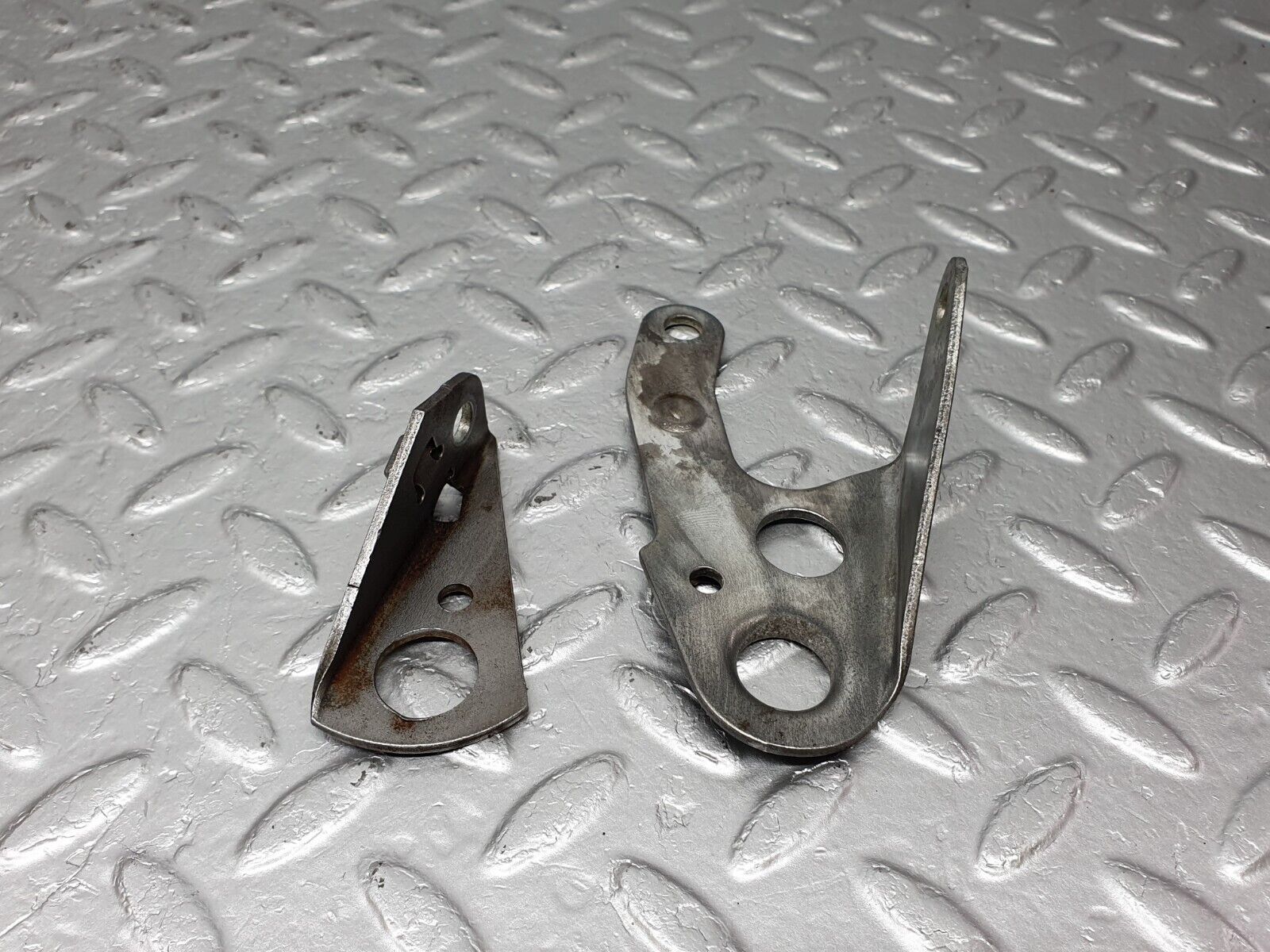 41617 Mercedes-Benz W124 200E Engine Lifting Eyes Hooks