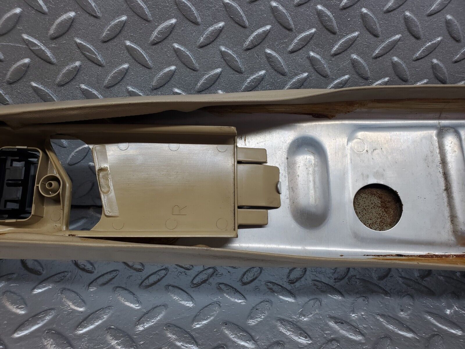 45765 Mercedes-Benz W126 420SE B Pillar Cover Right Side Beige 1246920222