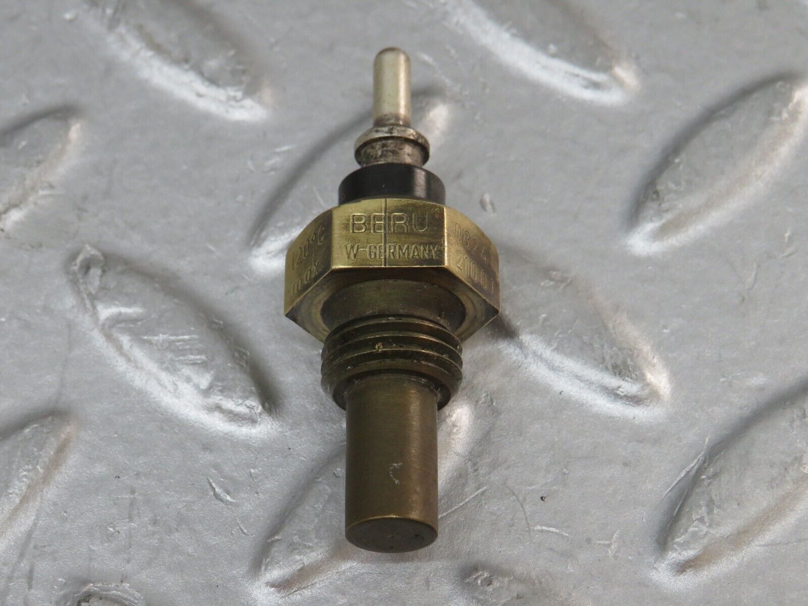 35514 Mercedes-Benz R107 280SL Coolant Temperature Sensor Beru 005542261