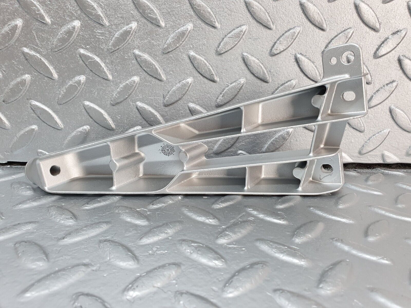 41893 Mercedes-Benz W202 C200 Power Steering Pump Bracket 1112361395