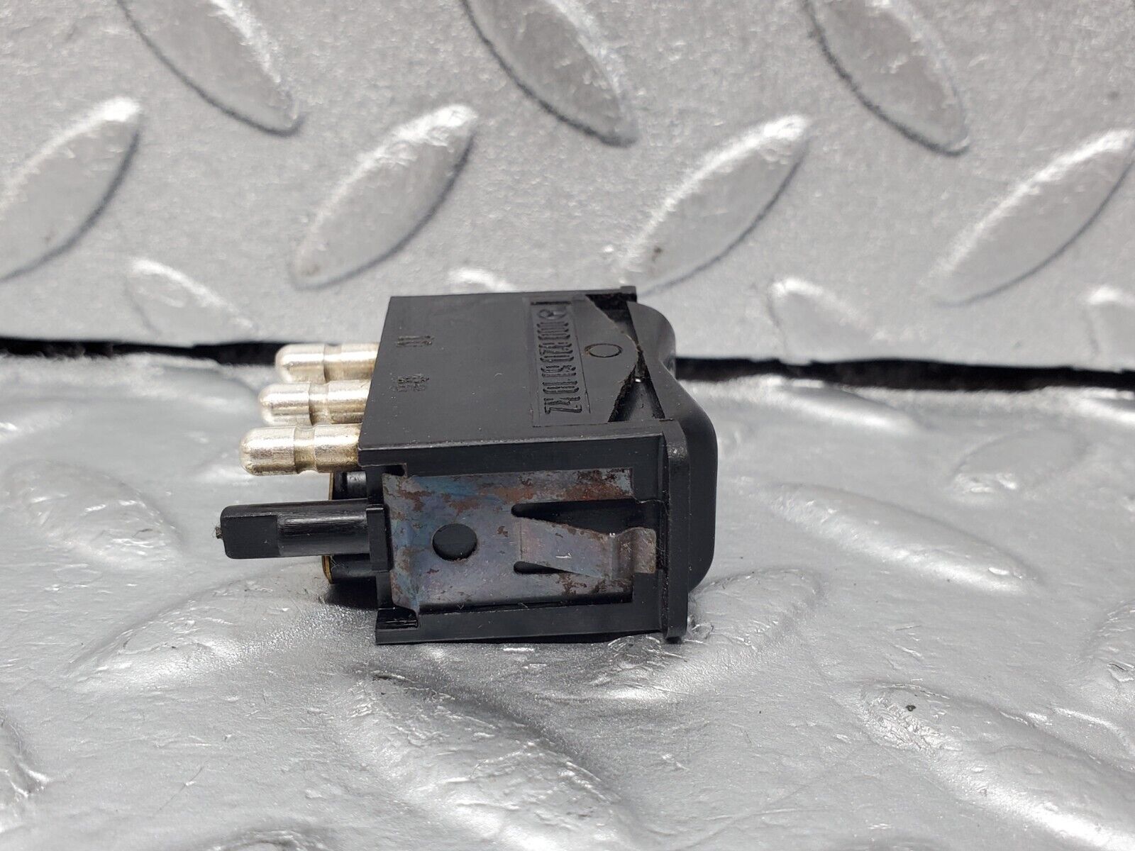 45656 Mercedes-Benz W126 420SE Rear Windscreen Defroster Switch 0008206110