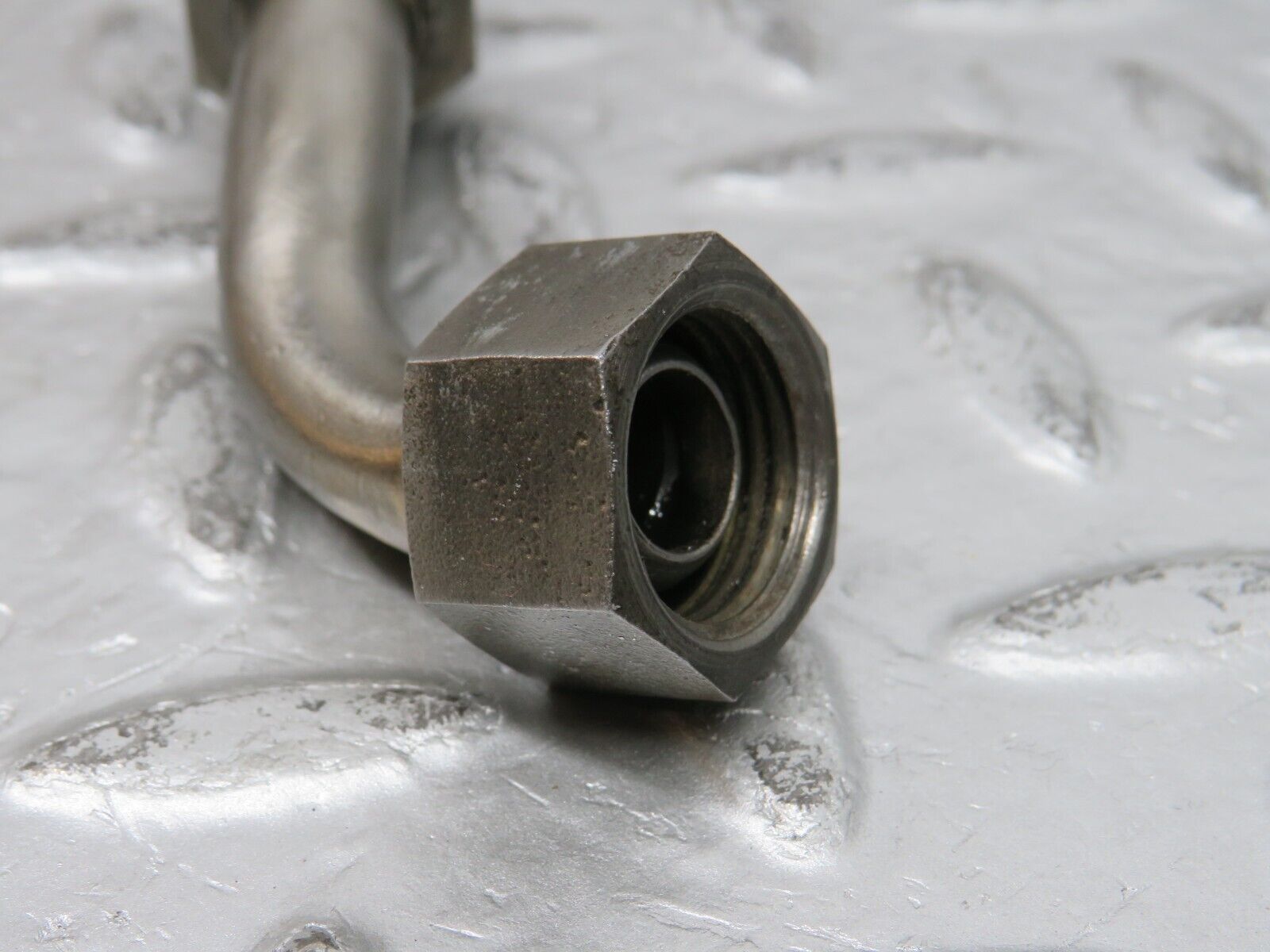 32836 Mercedes-Benz C107 R107 350 V8 Oil Pipe Hose