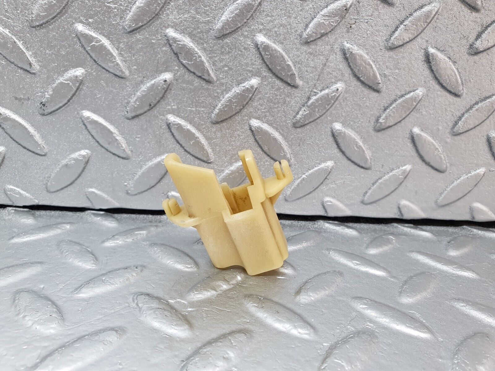 43847 Mercedes-Benz C126 380SEC Coupe Automatic Gearbox Support Bracket 722.310 1262770740 1262770940