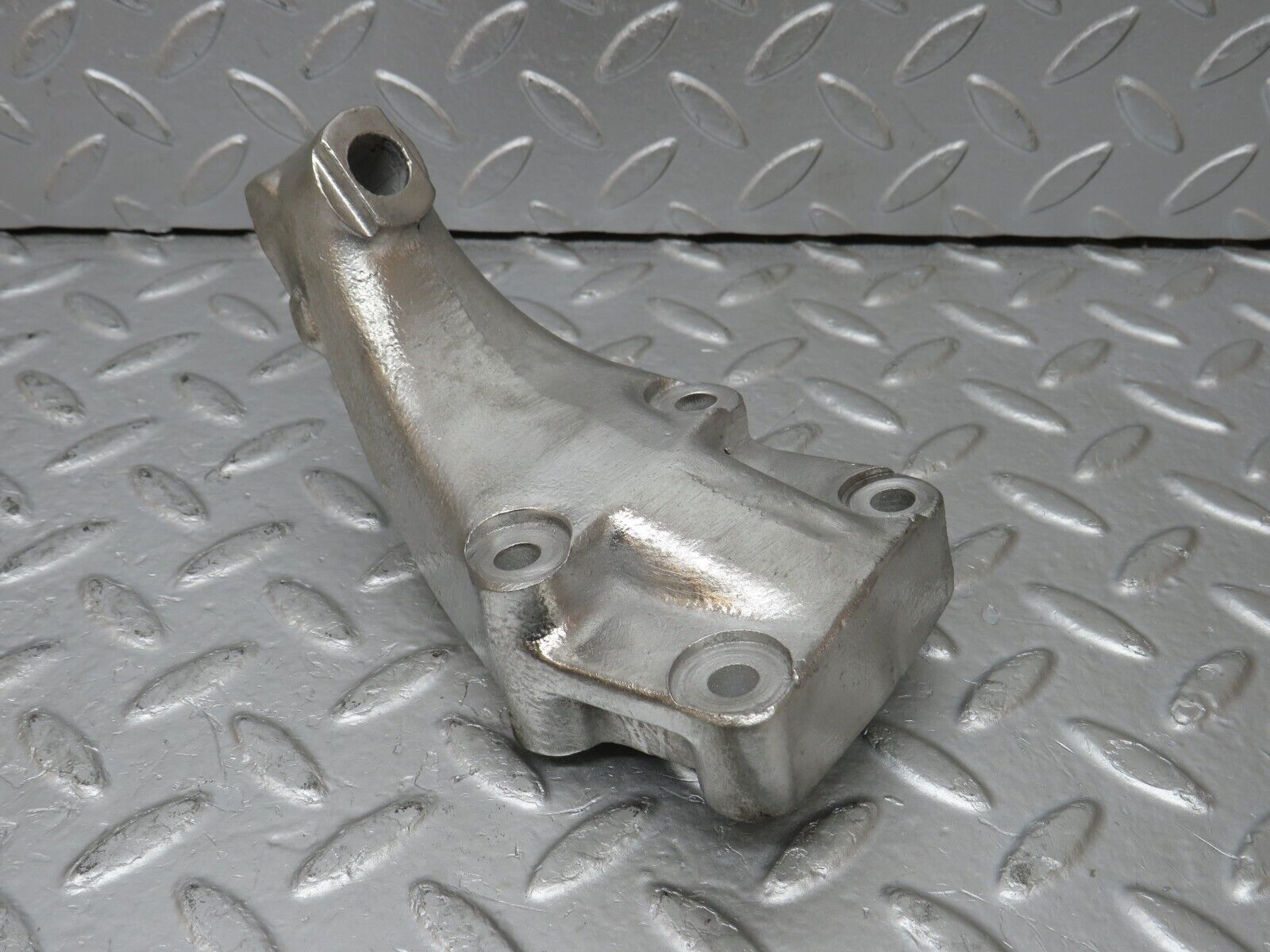 32856 Mercedes-Benz C107 R107 350 V8 Engine Mount Bracket Right Side 1162232304