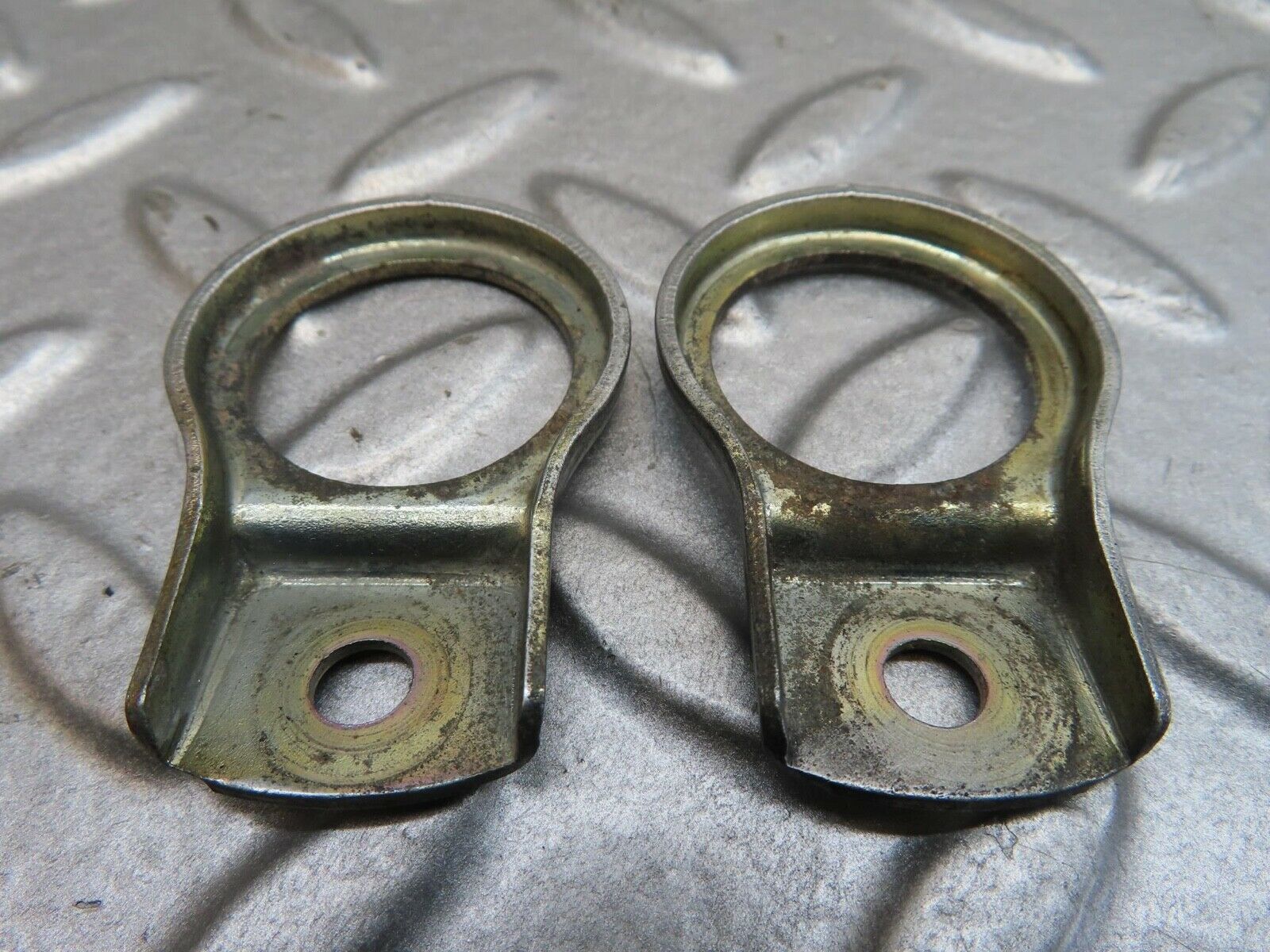 13756 Mercedes-Benz R107 450SL Fuel Injector Bracket