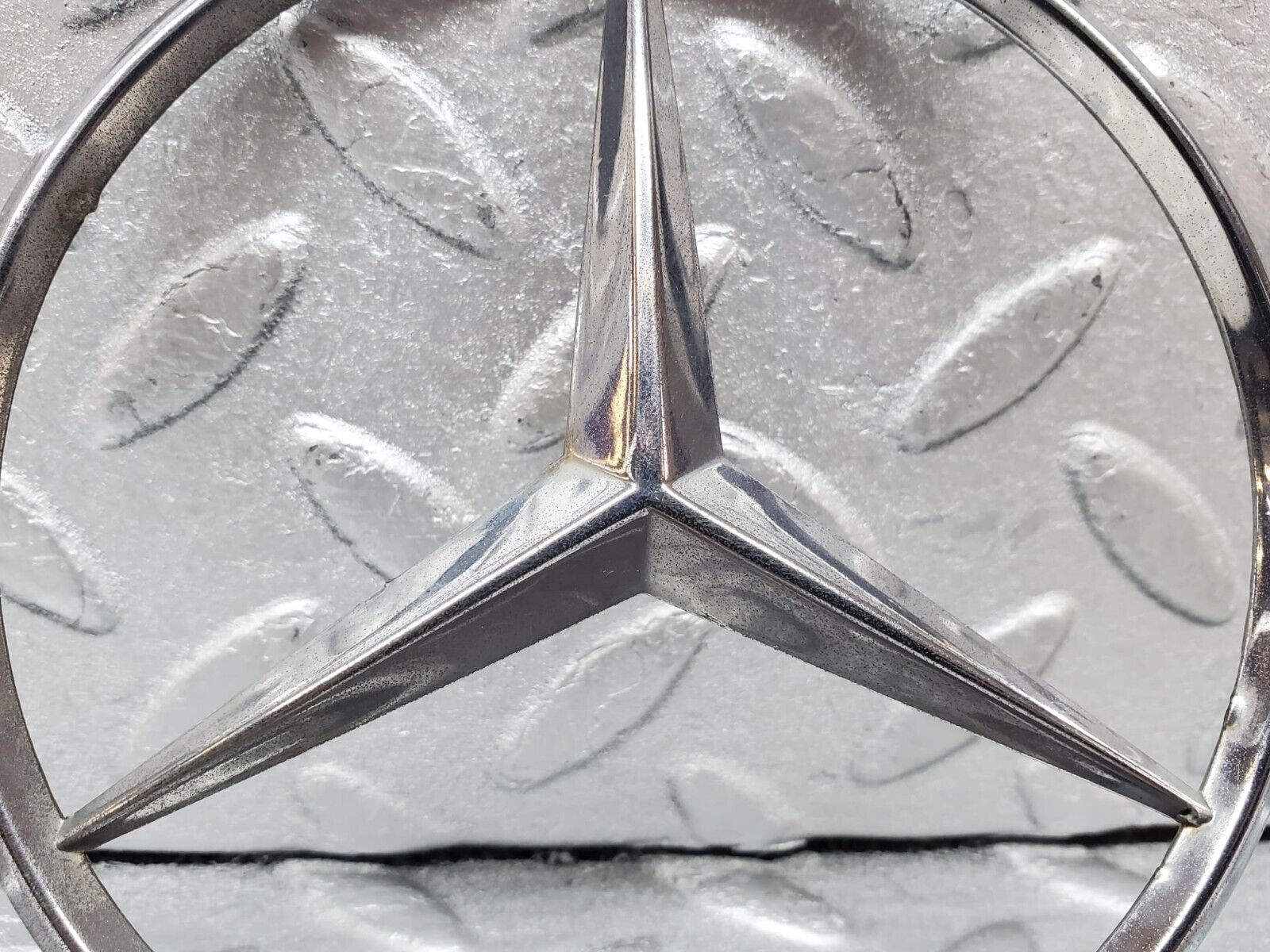 45372 Mercedes-Benz C123 280CE Coupe Trunk Boot Lid Emblem 1267580058