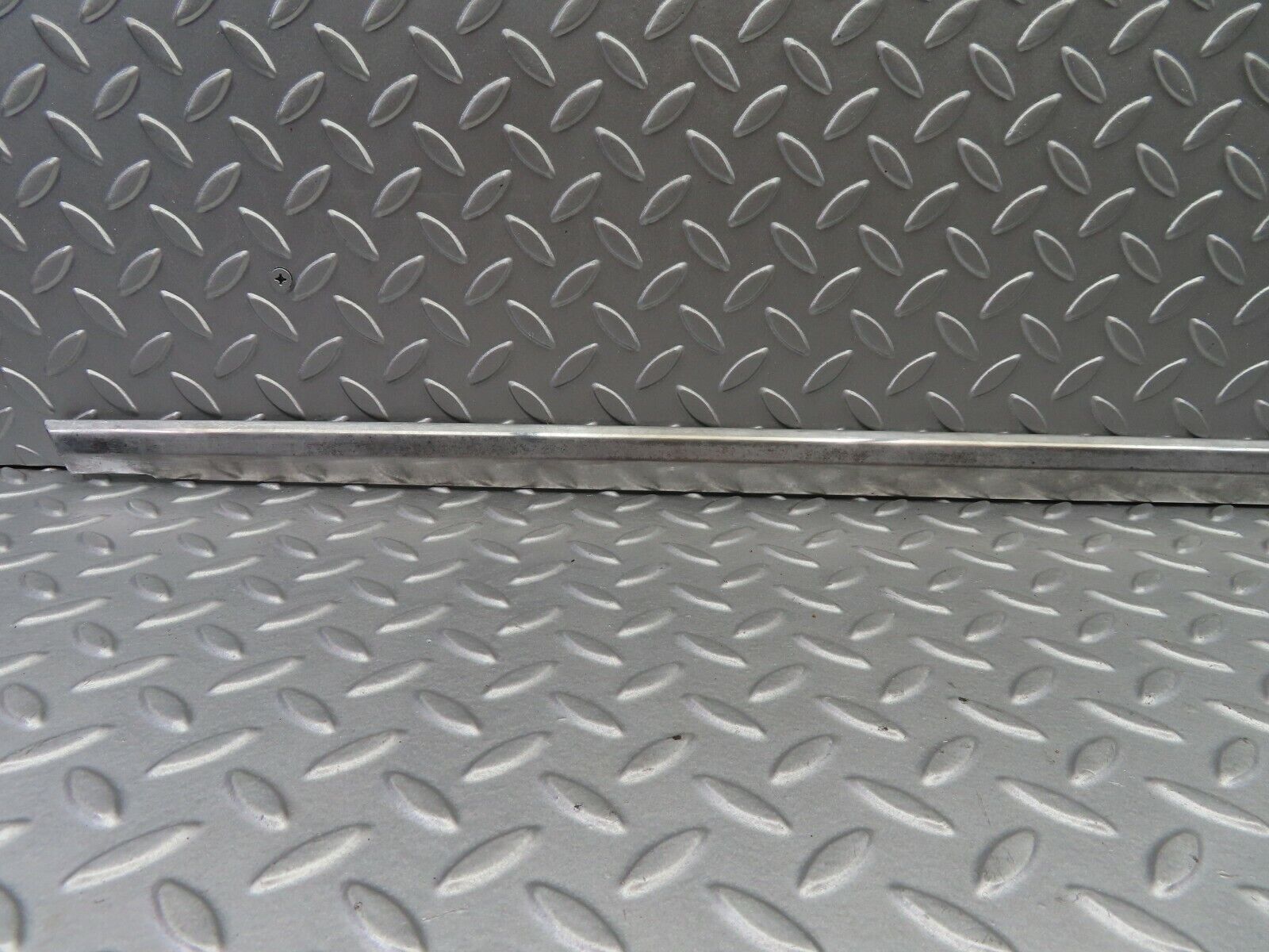 6206 Mercedes-Benz W126 380SE Rear Left Door Chrome Moulding Trim