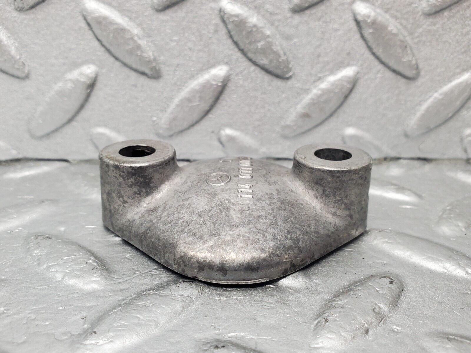 46113 Mercedes-Benz W114 280E Engine Fuel Pump Cover 1140110032