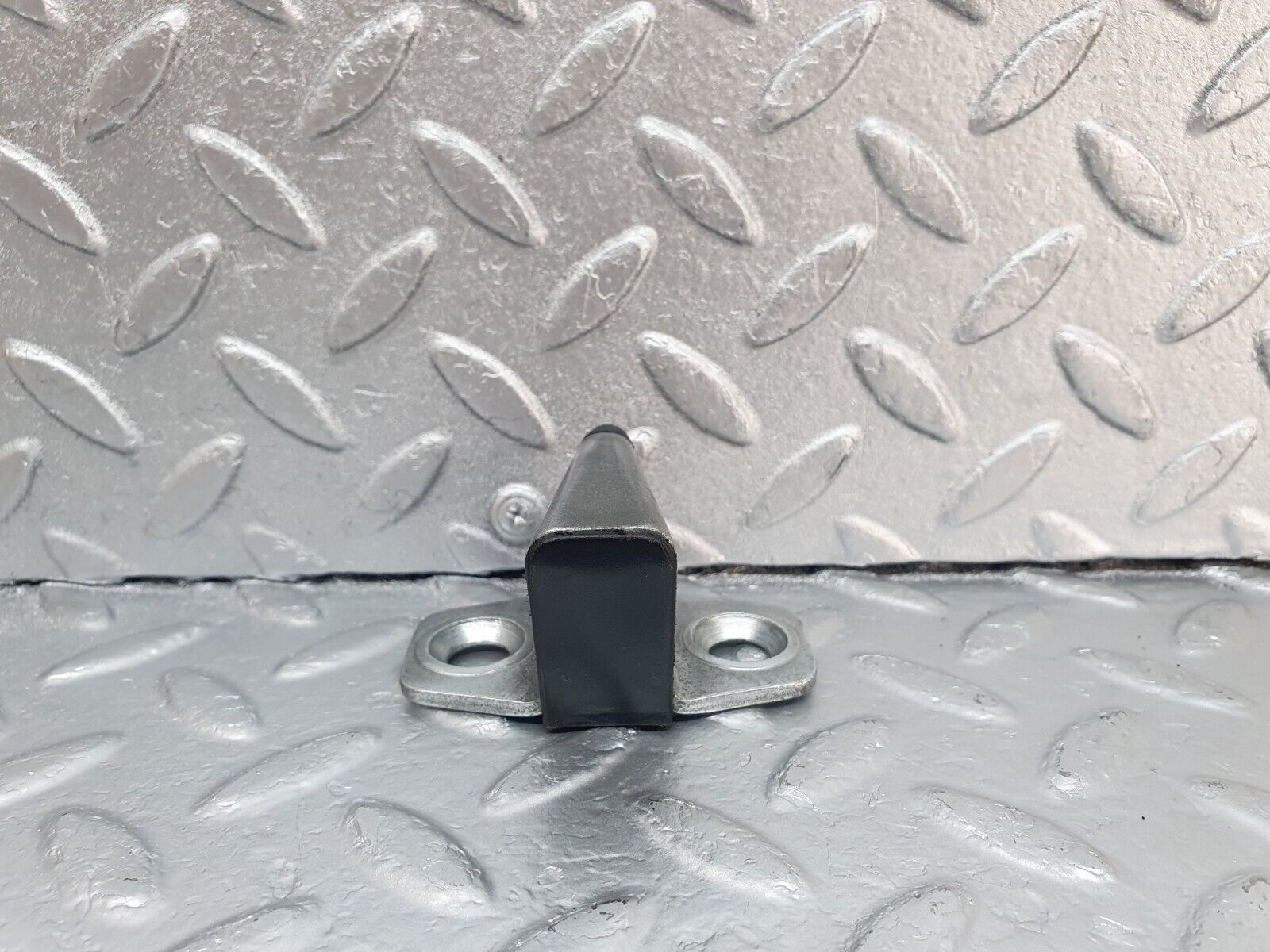 42892 Mercedes-Benz W201 190 2.0L Door Lock Latch