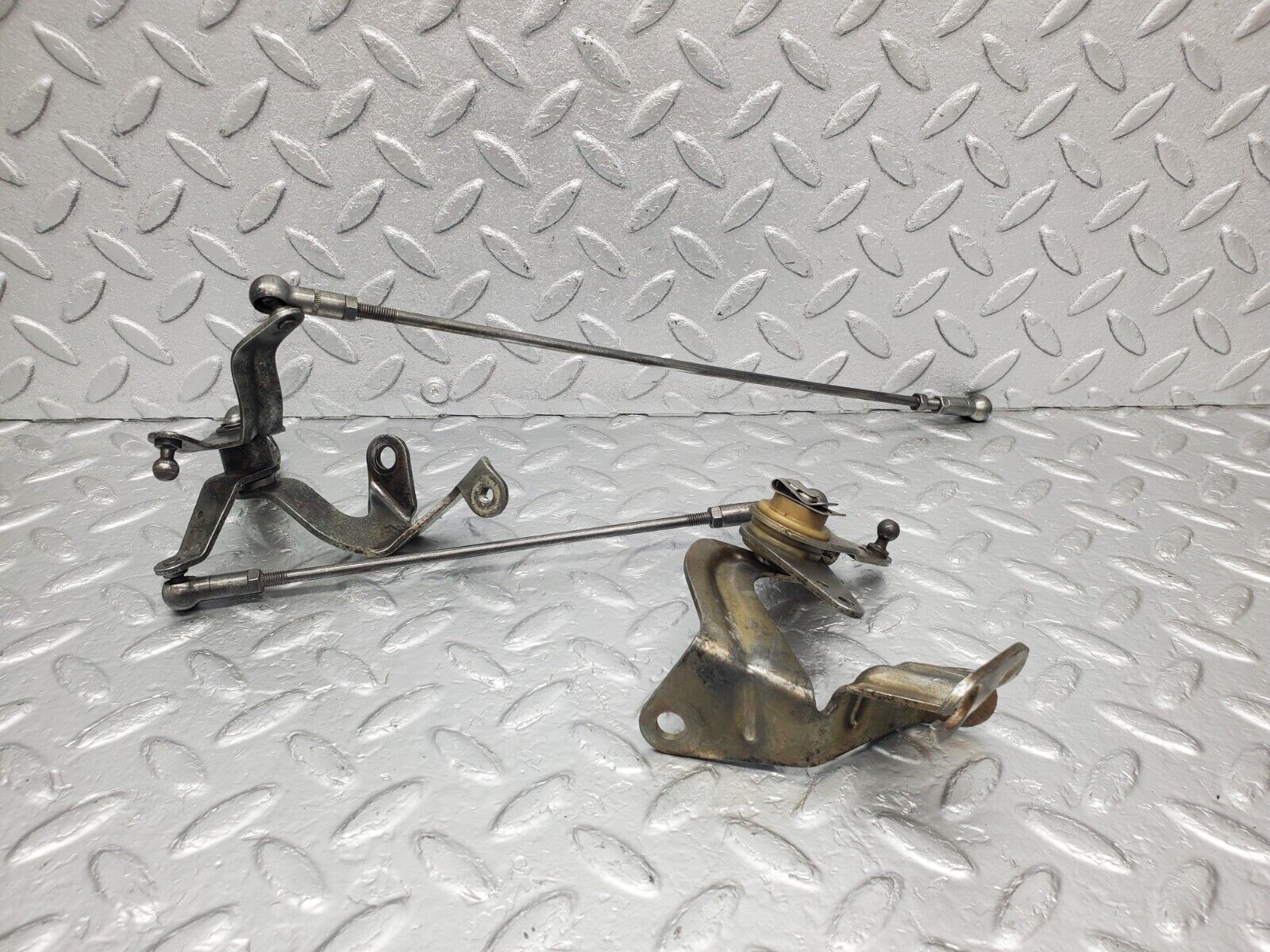 46072 Mercedes-Benz W126 420SE Throttle Linkage