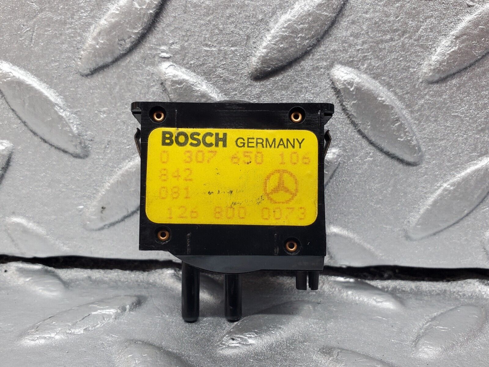 45665 Mercedes-Benz W126 420SE Headlight Level Switch 1268000073 0307650106