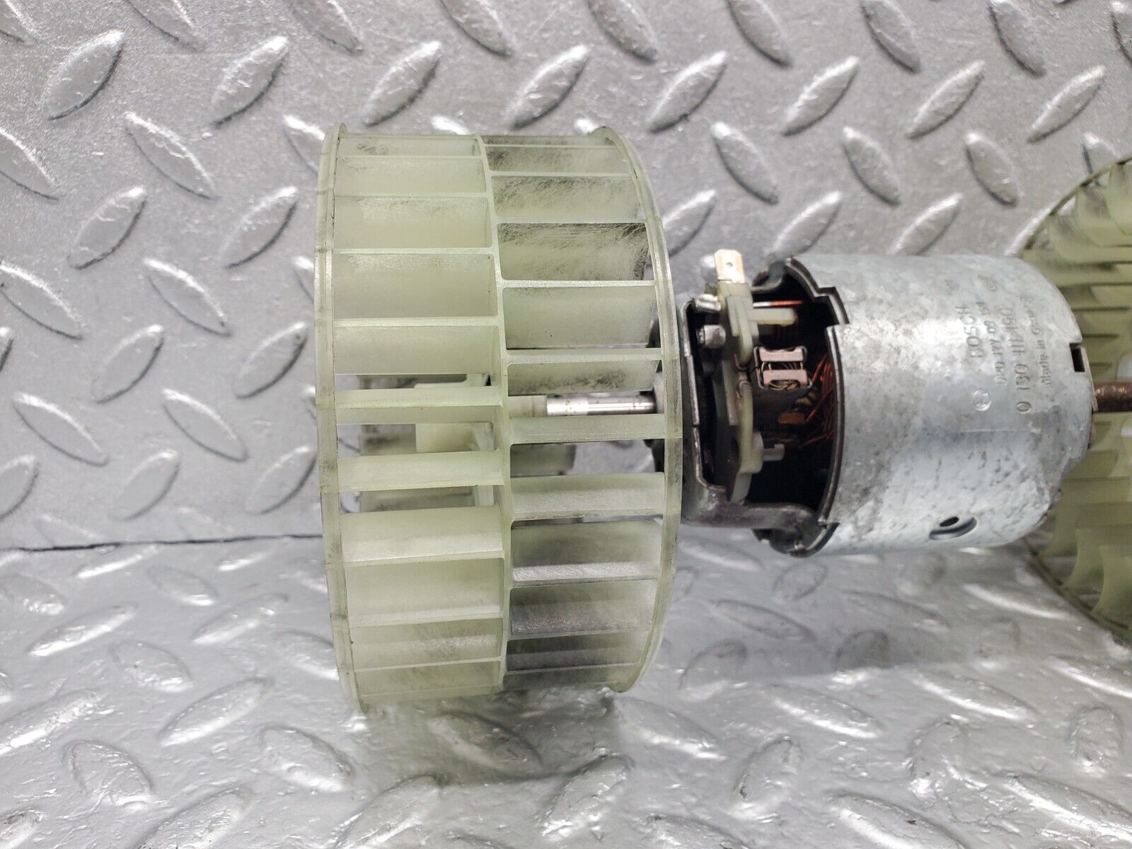 46773 Mercedes-Benz R129 320SL Coupe Heater Blower Motor Bosch 0130111190