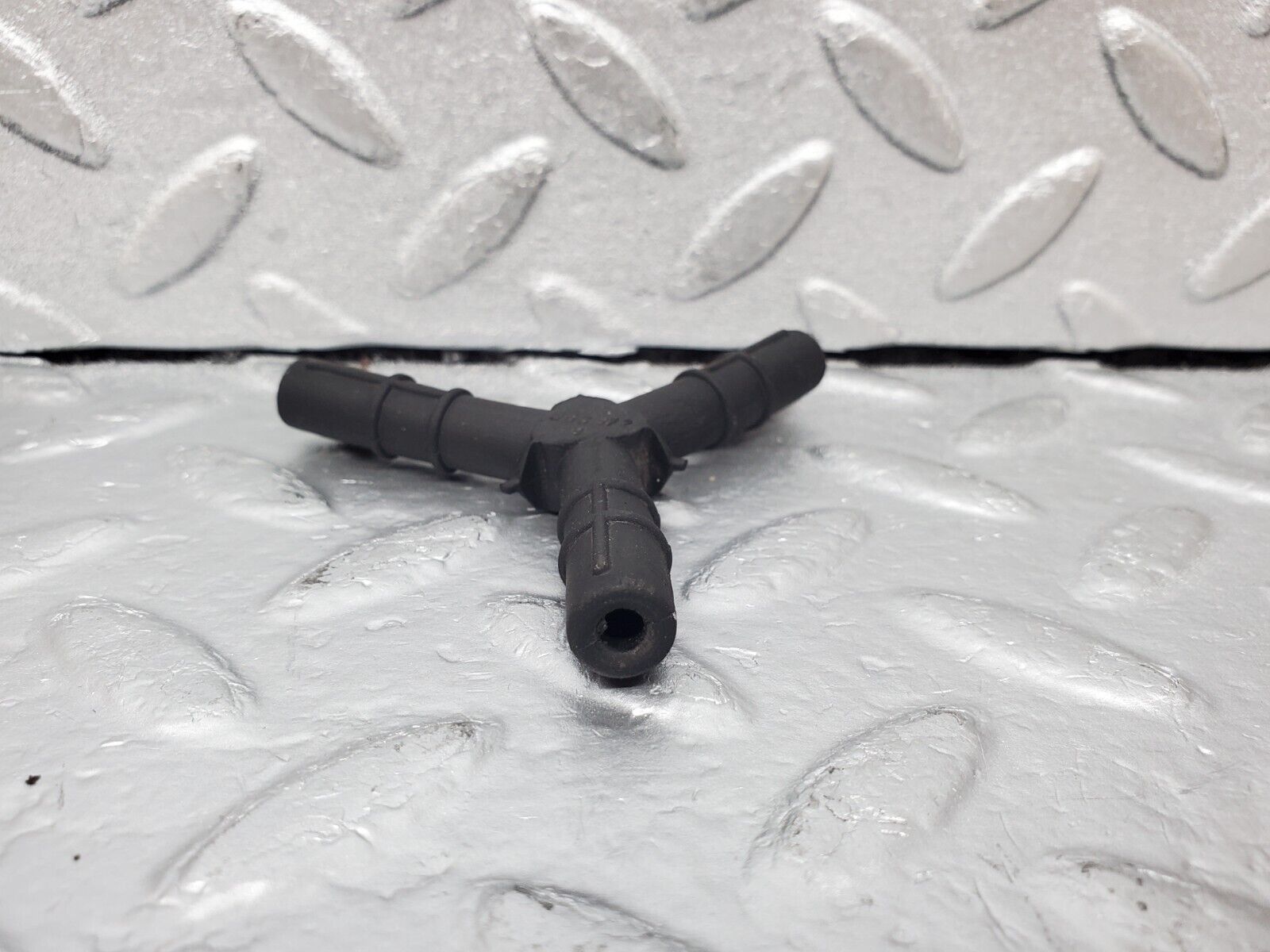 45450 Mercedes-Benz 280E M110.988 Vacuum Distributor Pipe Hose