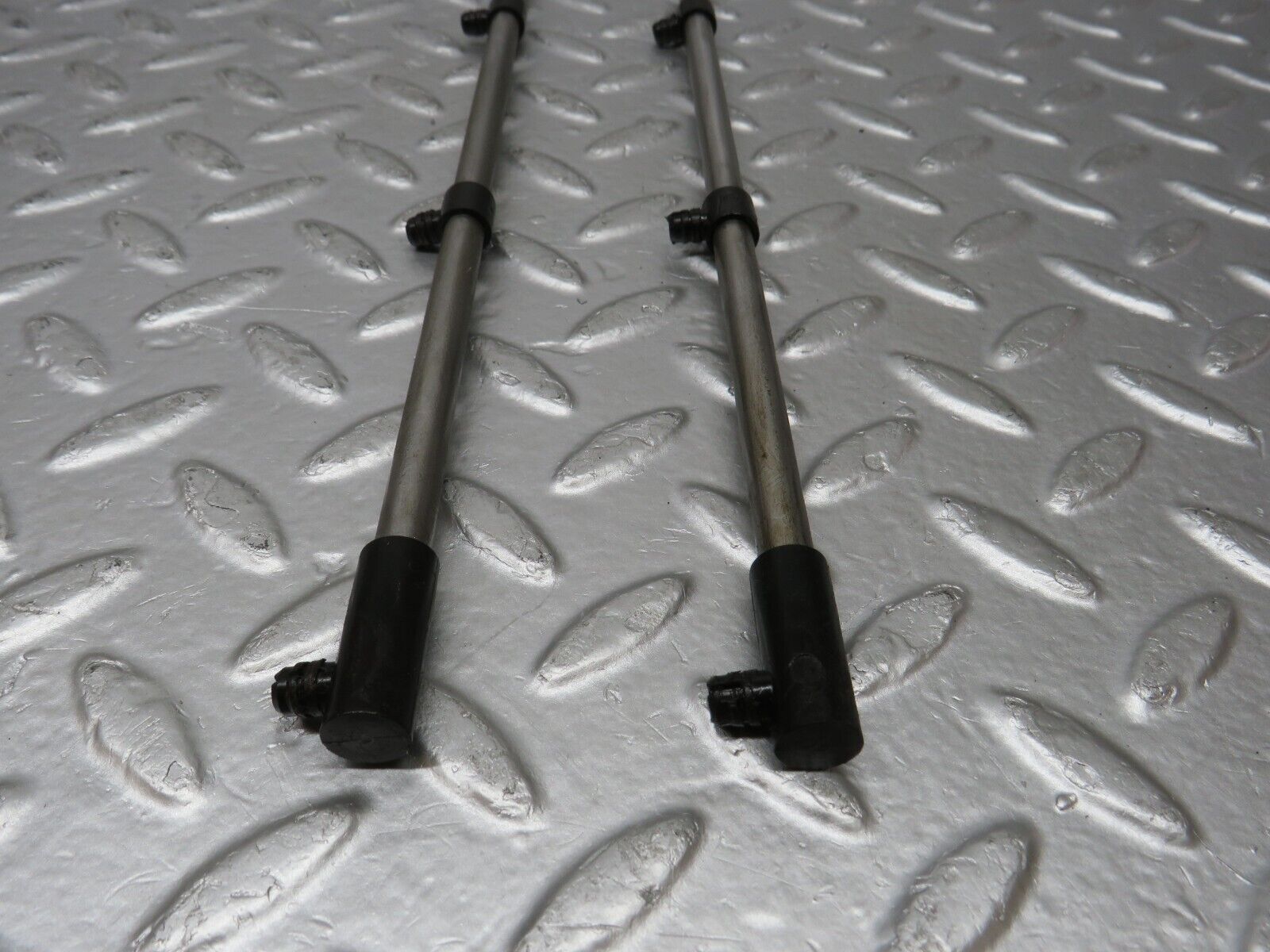 32819 Mercedes-Benz C107 R107 350 V8 Camshaft Oil Tube