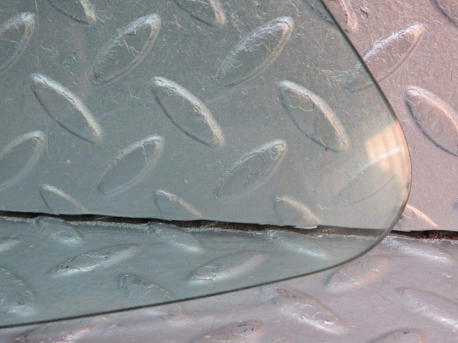 40187 Mercedes-Benz R107 Hardtop Quarter Window Glass Left Side