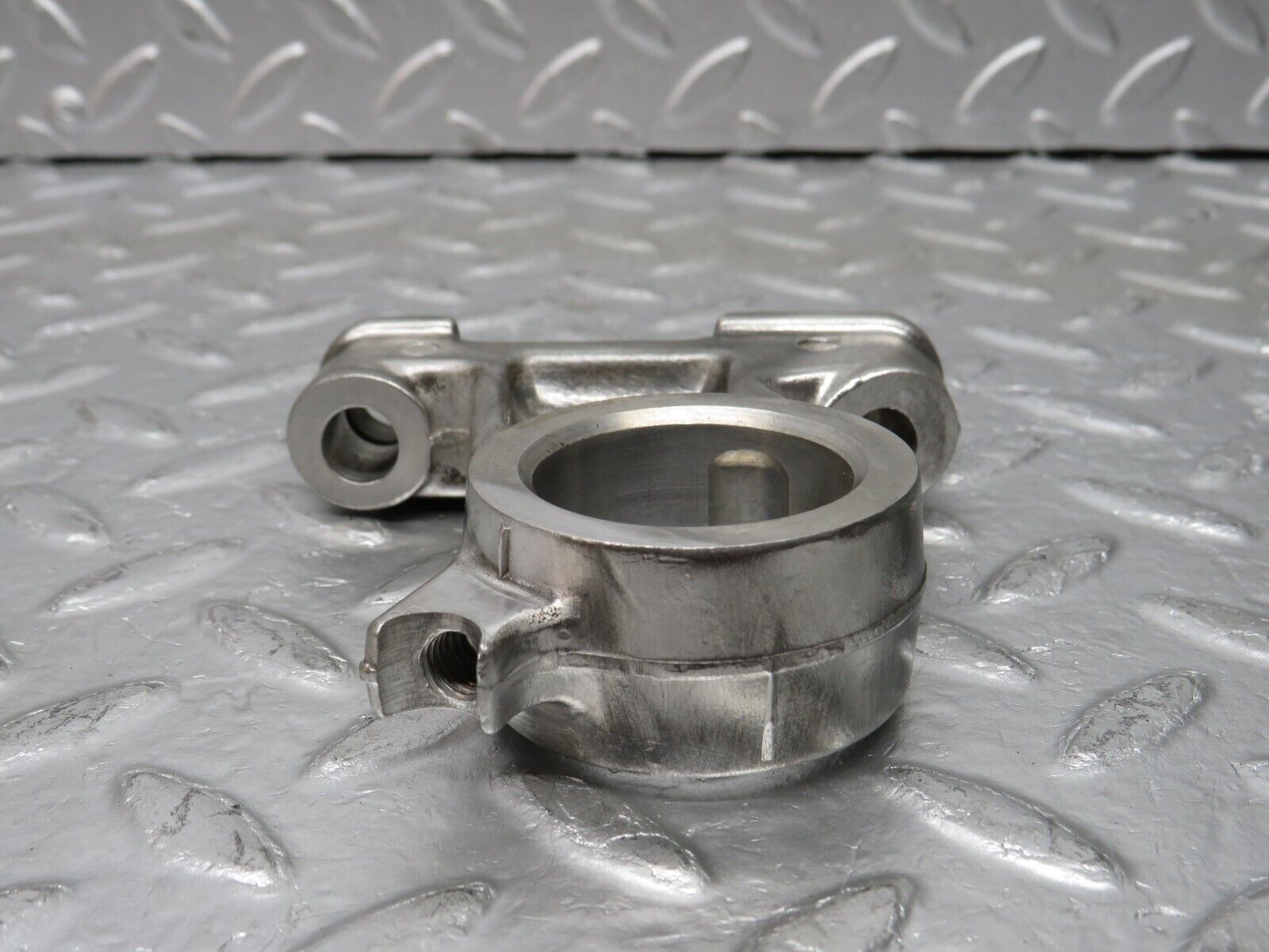 32993 Mercedes-Benz C107 R107 350 V8 Camshaft Tower Bearing 1160511810