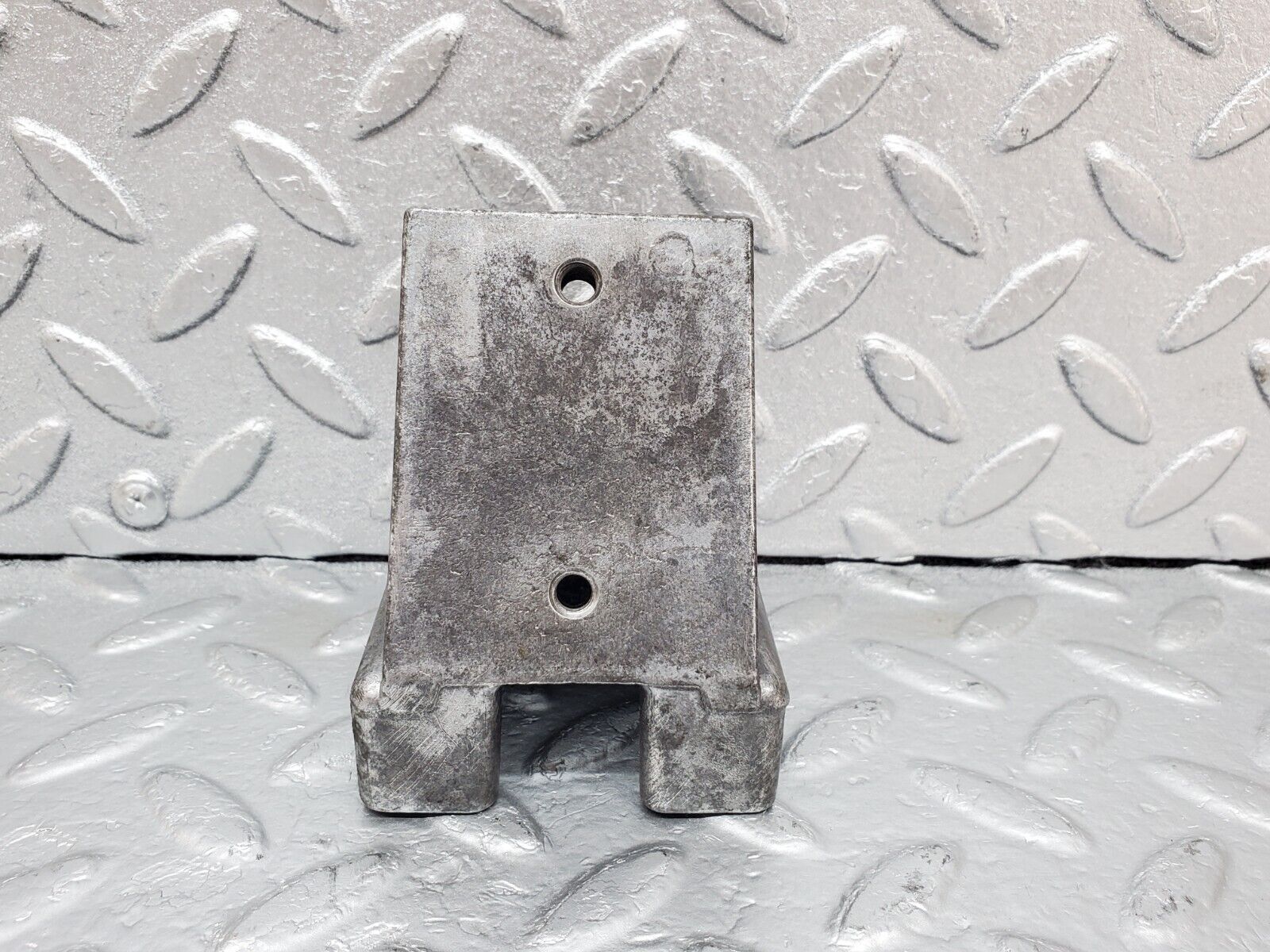 44818 Mercedes-Benz W124 220E Ignition Coil Bracket 1111580140