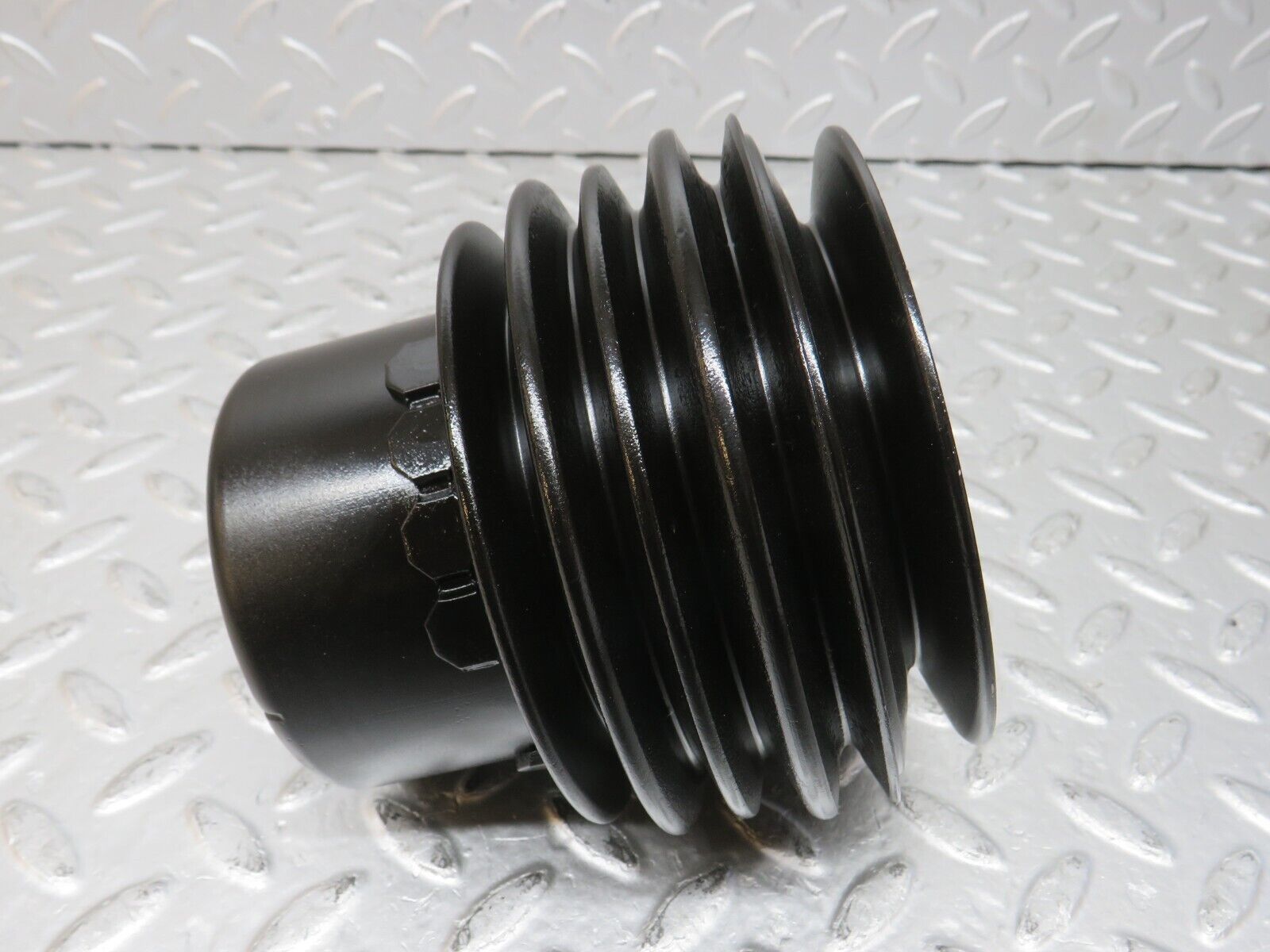 32862 Mercedes-Benz C107 R107 350 V8 Crankshaft Pulley