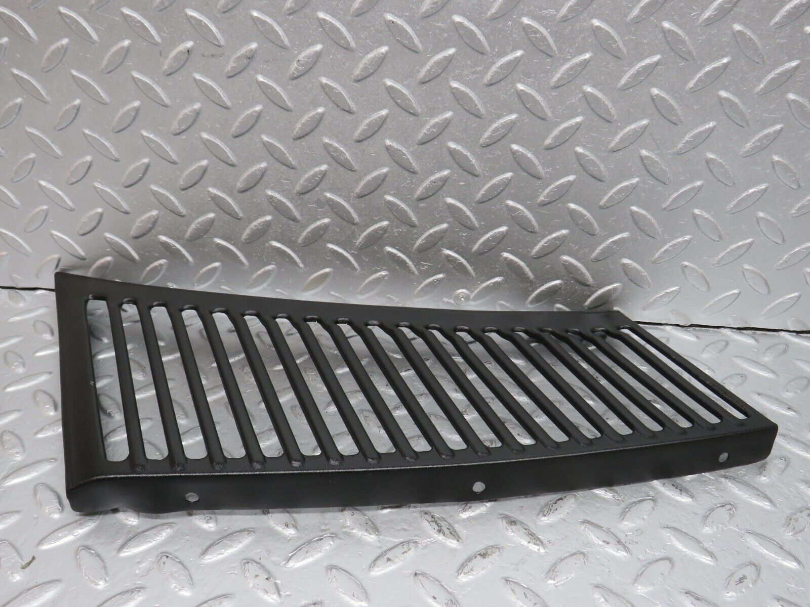 40080 Mercedes-Benz R107 350SL Air Intake Grill Right Side
