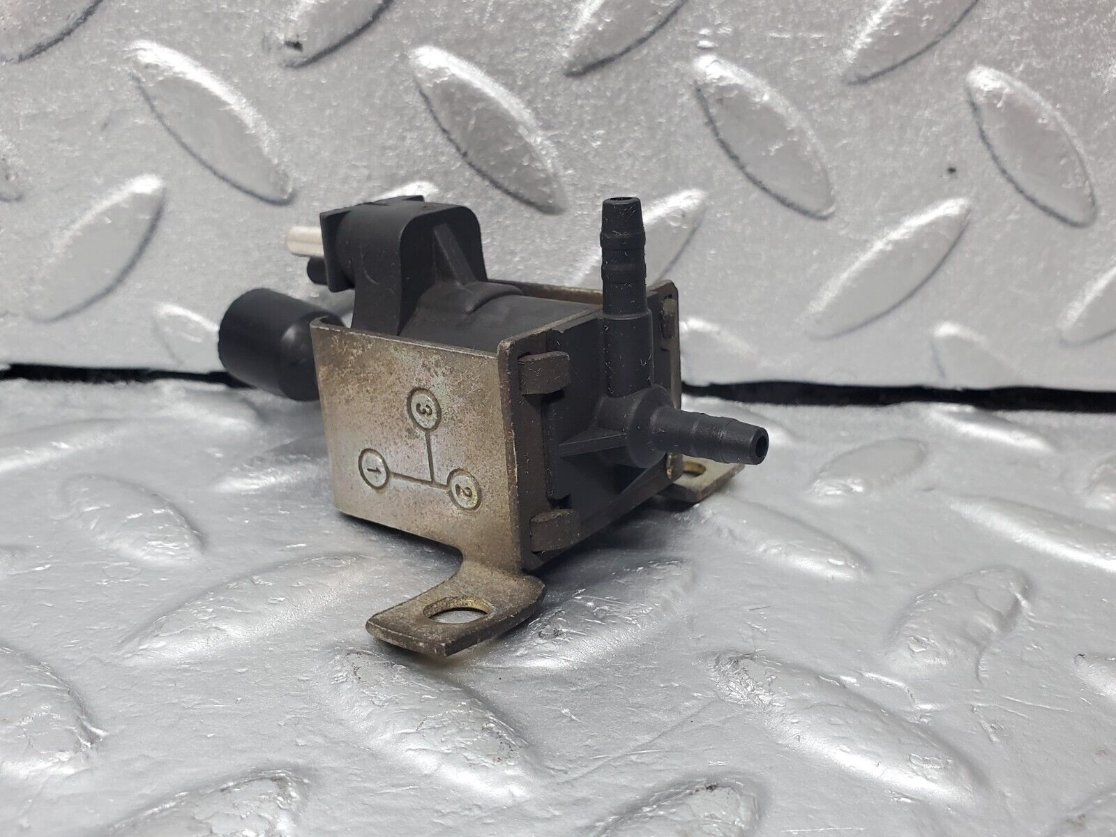 45540 Mercedes-Benz W126 420SE Vacuum Control Valve Pierburg 0015407097 7.21071.00