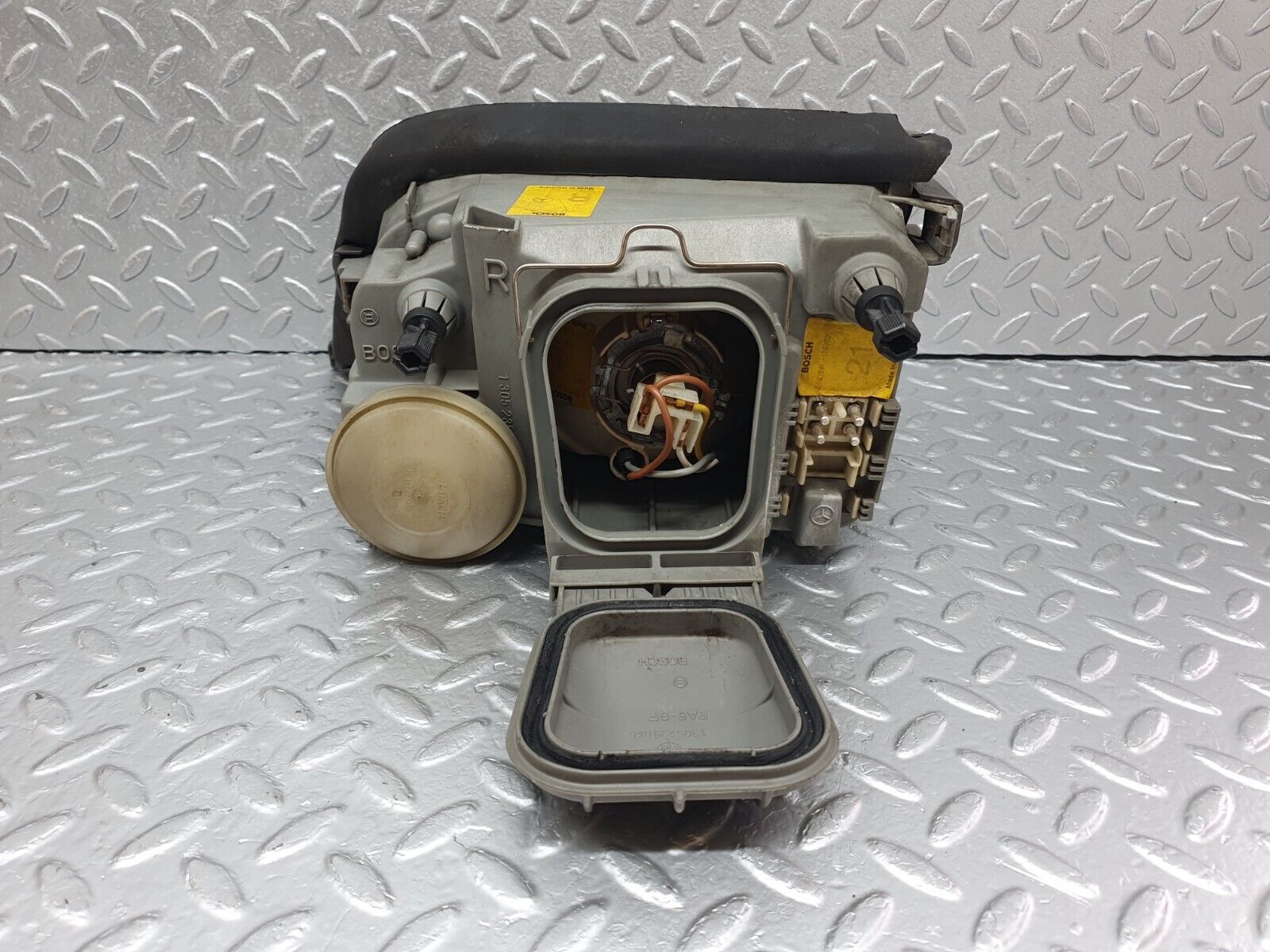 42402 Mercedes-Benz R129 320SL Coupe Headlight Bosch Right 0301090702 1305621236