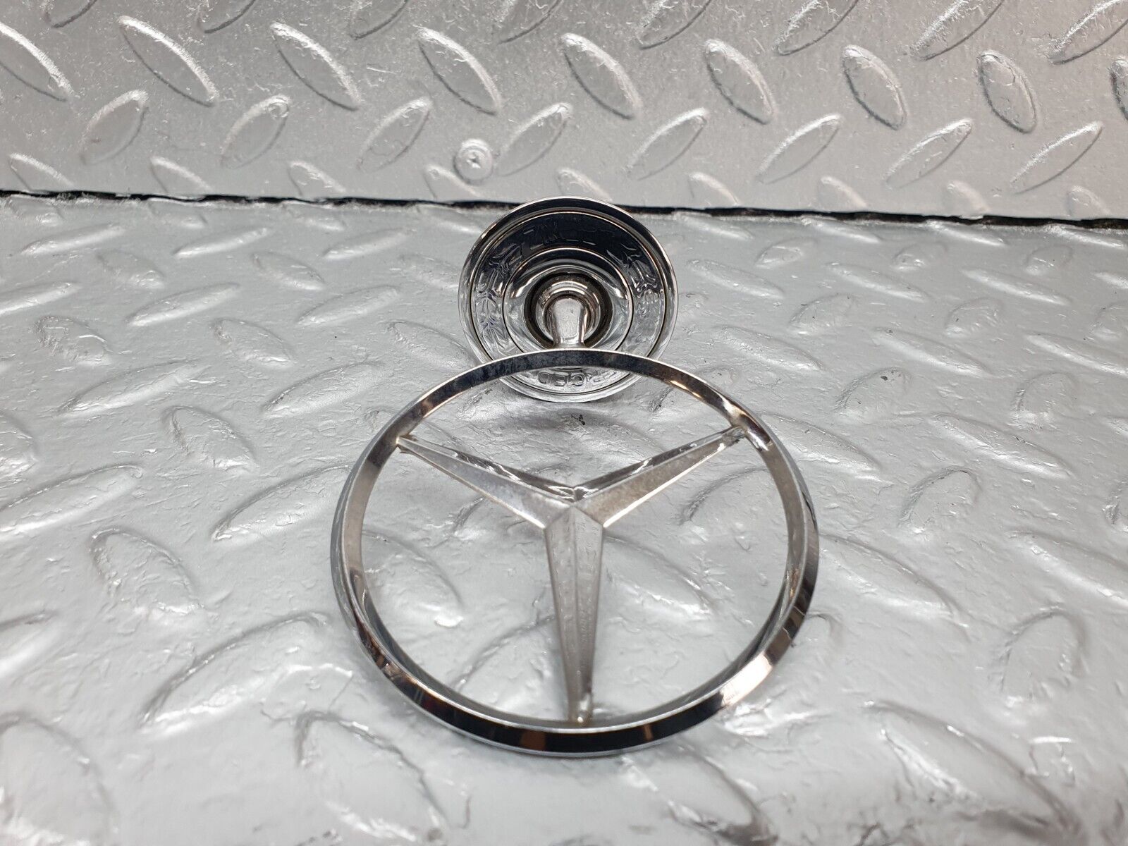 42041 Mercedes-Benz W202 C200 Front Badge Emblem