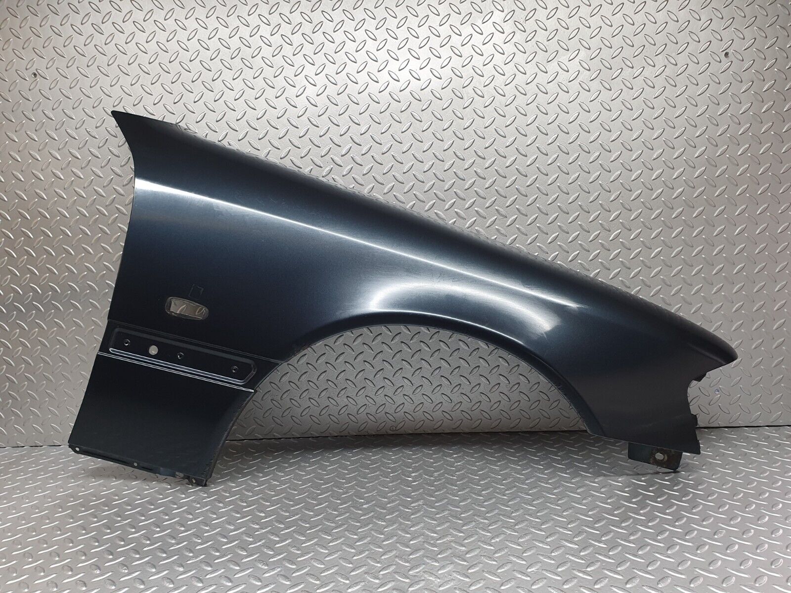 41818 Mercedes-Benz W202 C200 Front Right Fender Wing
