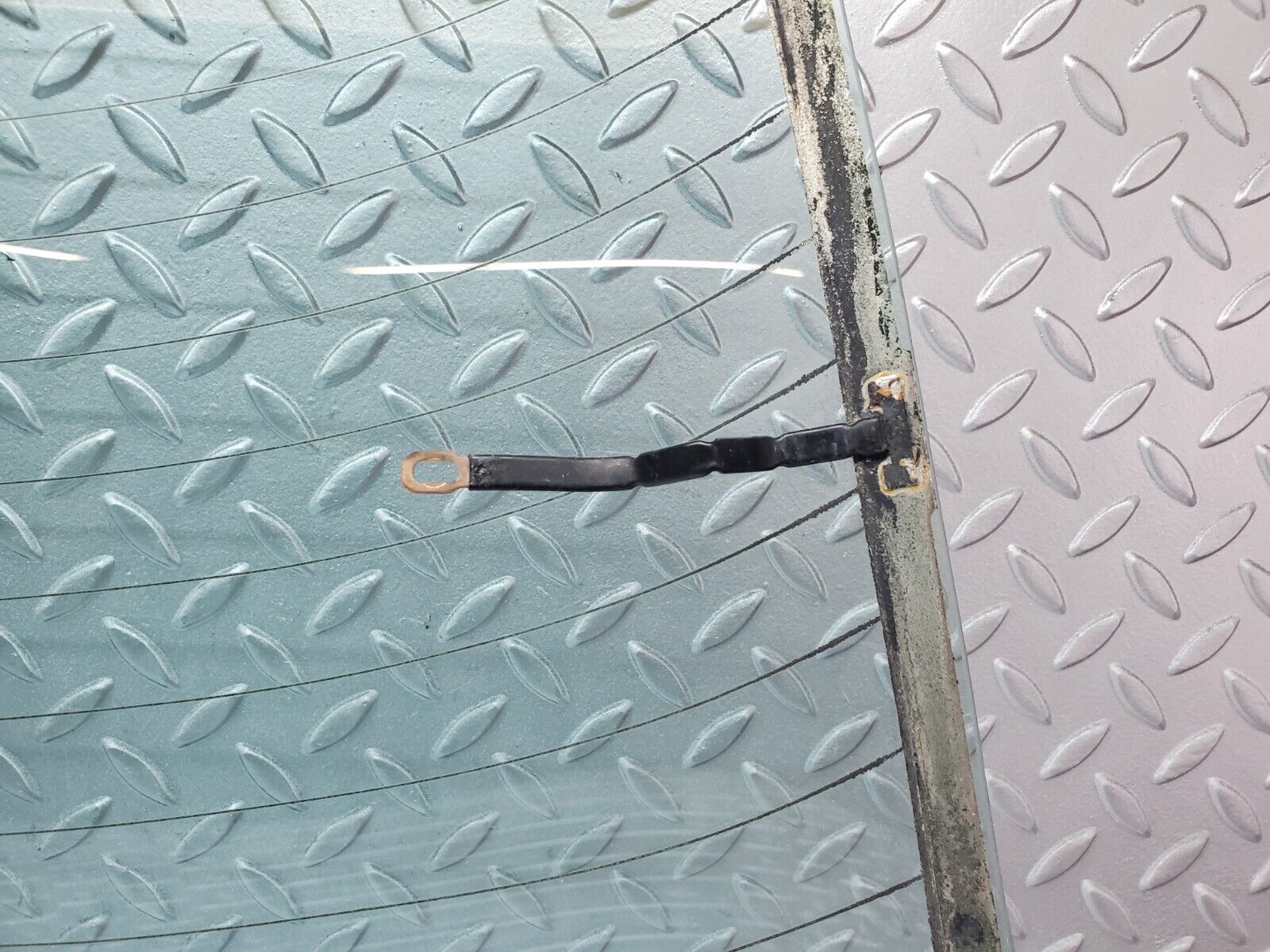 44368 Mercedes-Benz W123 280E Rear Heated Windscreen Glass