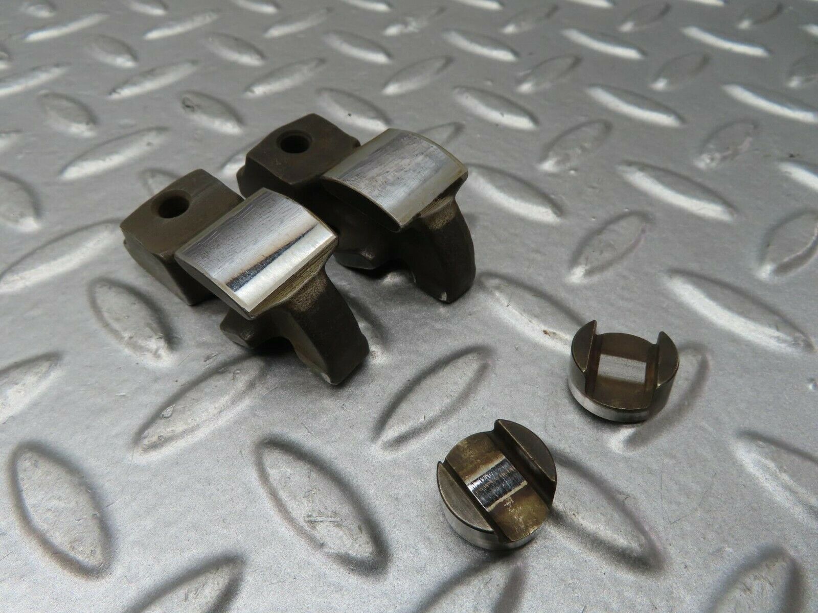 15700 Mercedes-Benz R107 450SL Valve Rocker Arm With Valve Tappet Pair