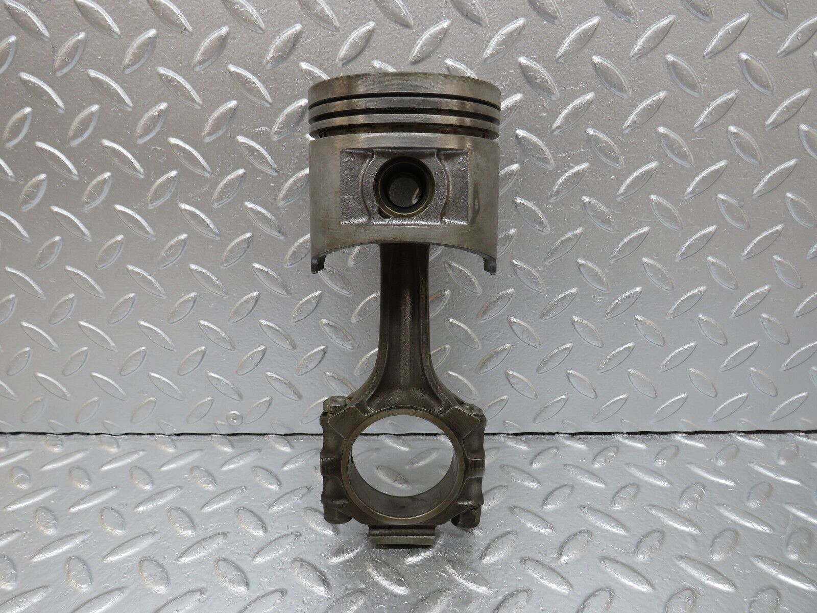 33035 Mercedes-Benz C107 R107 350 V8 Piston With Connecting Rod 92mm 11607