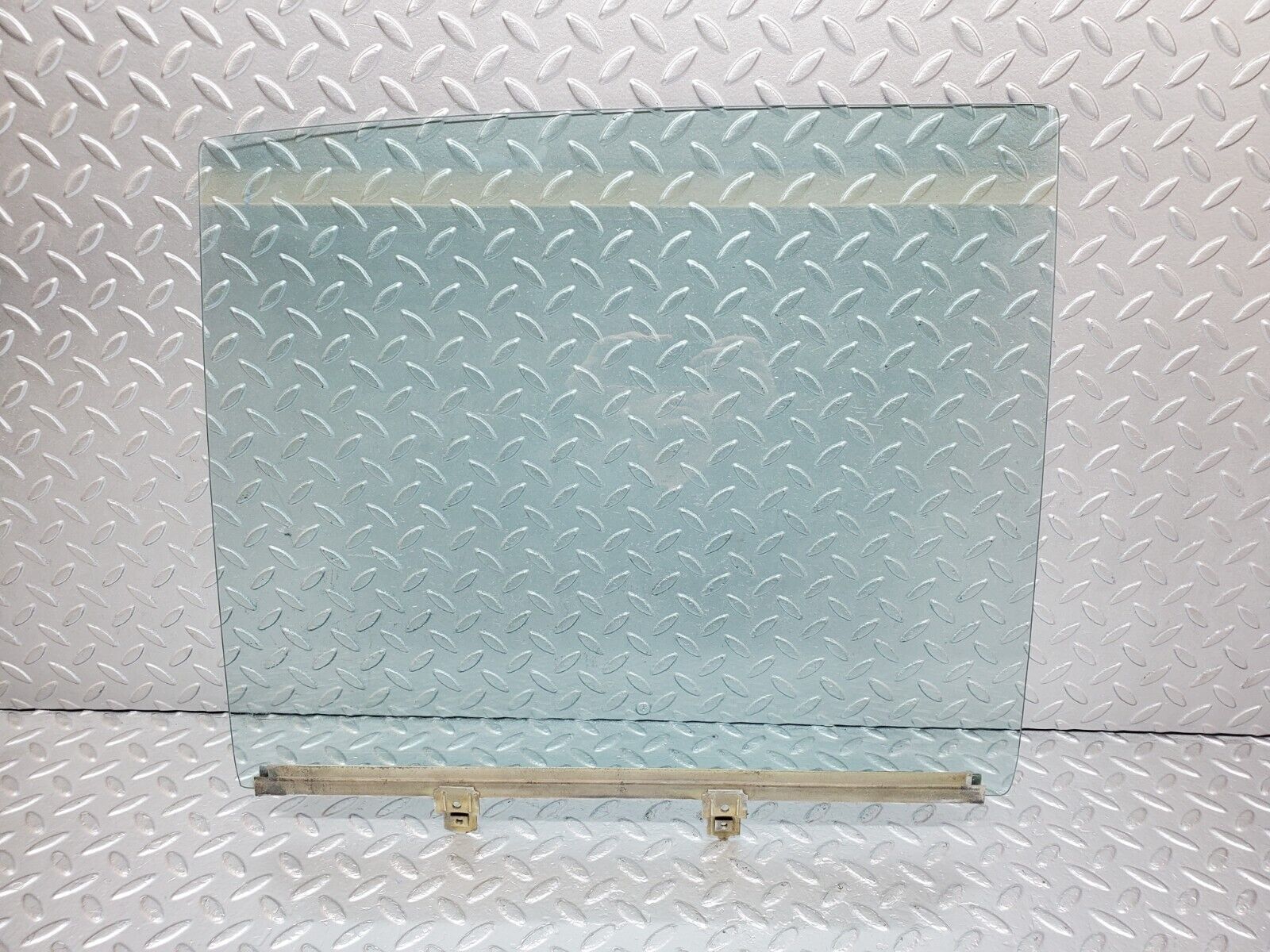 44366 Mercedes-Benz W123 280E Rear Right Door Window Glass