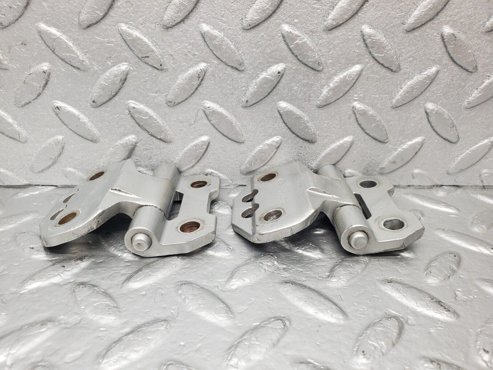 46144 Mercedes-Benz W124 Door Hinge Left Side