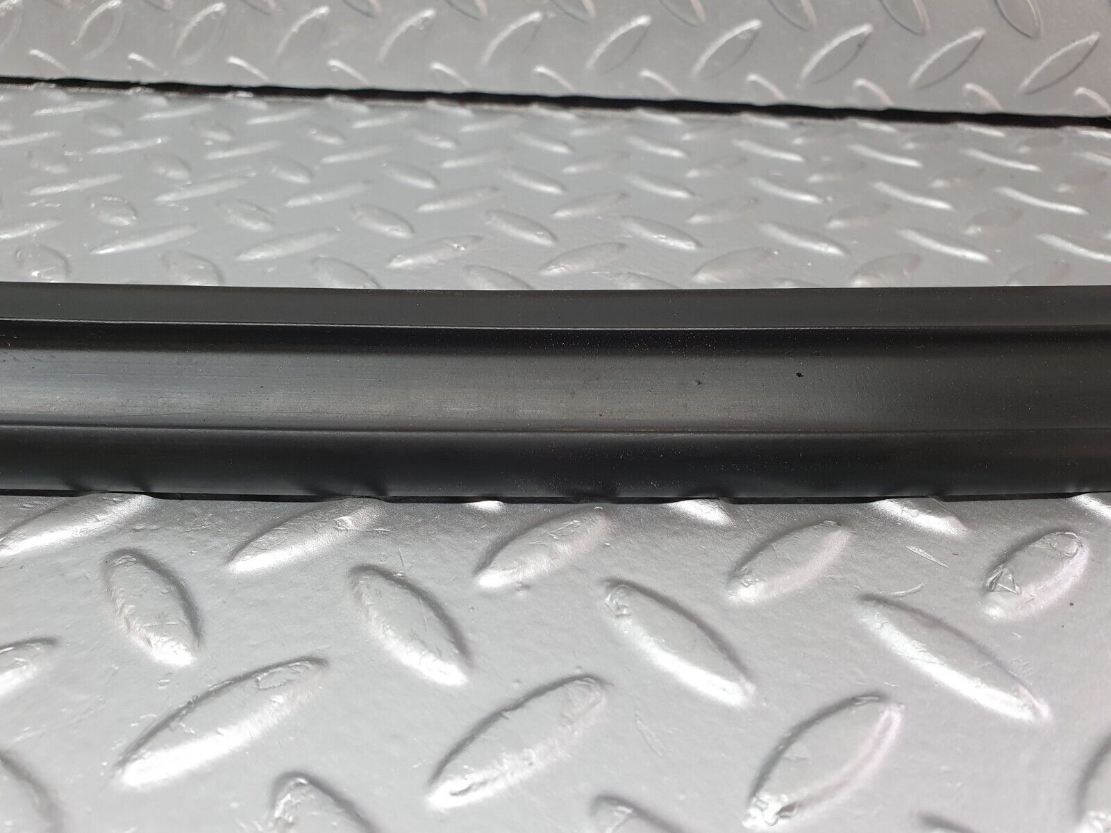 41714 Mercedes-Benz W124 200E Rear Windscreen Lower Rubber Seal