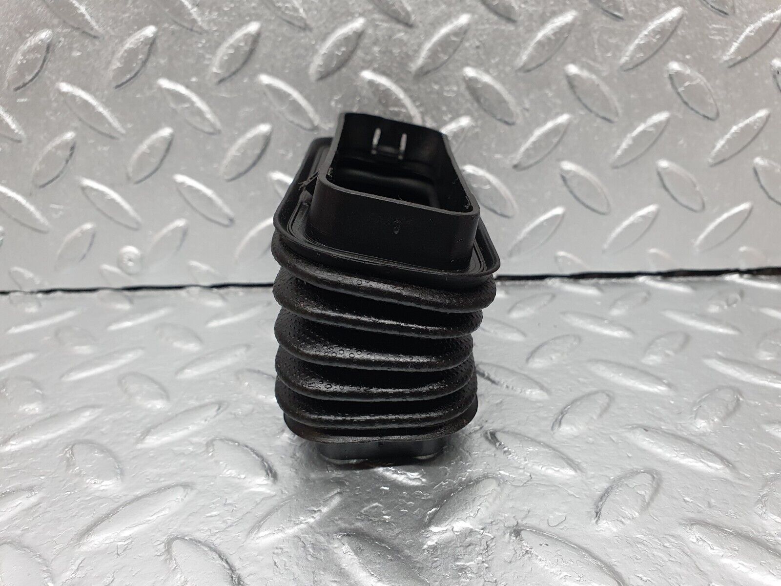 41843 Mercedes-Benz W202 C200 Front Door Wire Protector Rubber 2028210097