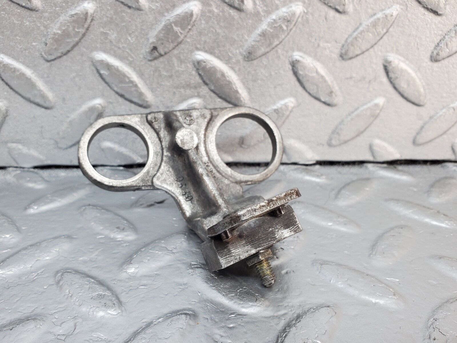 45407 Mercedes-Benz 280E M110.983 Crankshaft Sensor Holder Bracket 1101530440