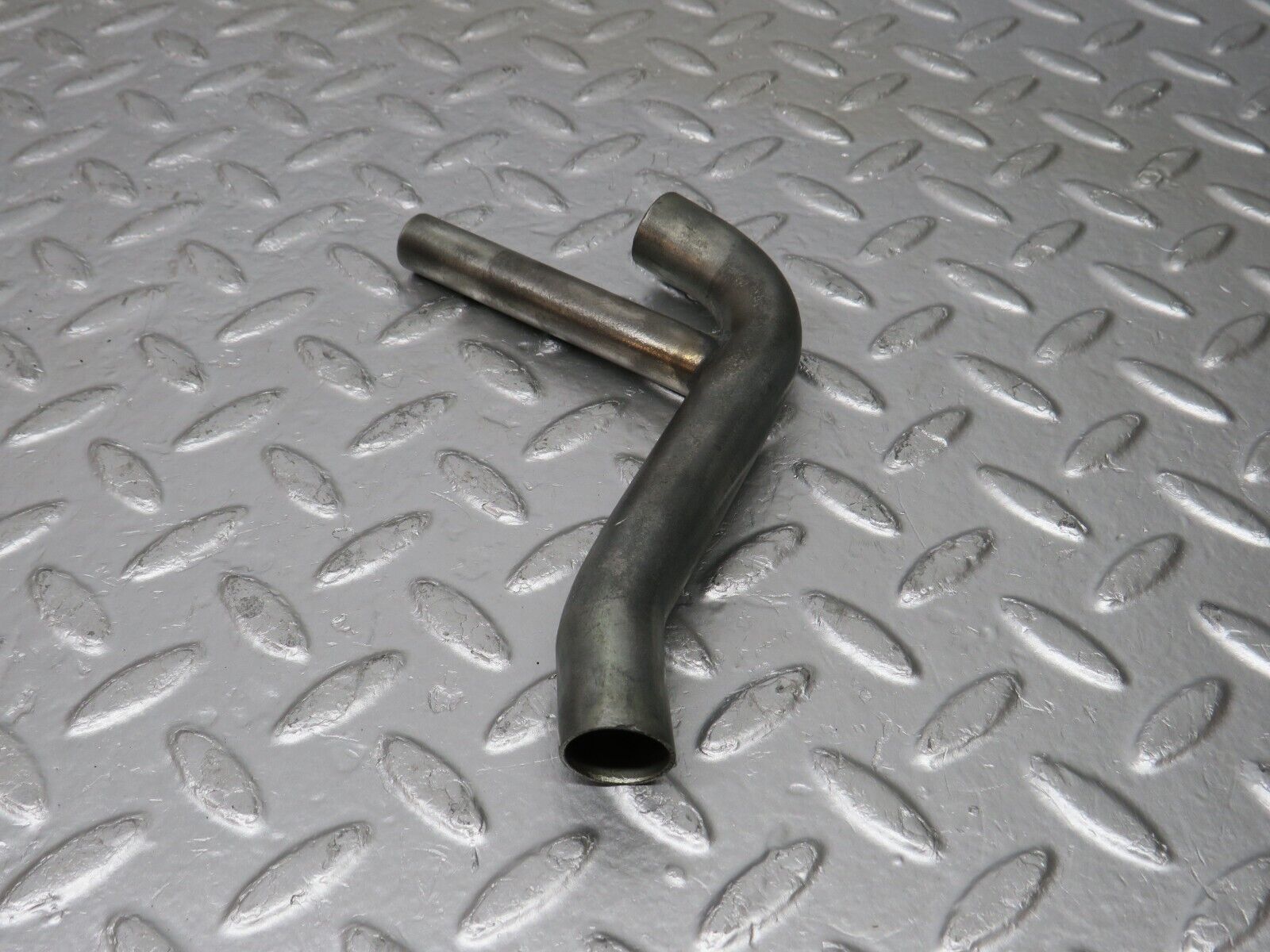 32978 Mercedes-Benz C107 R107 350 V8 Air Intake Manifold Hose Pipe