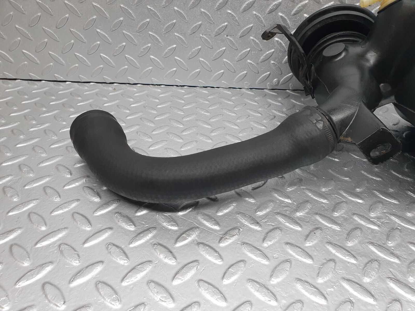 41775 Mercedes-Benz W202 C200 Fuel Filling Pipe Expansion Tank 2024701389