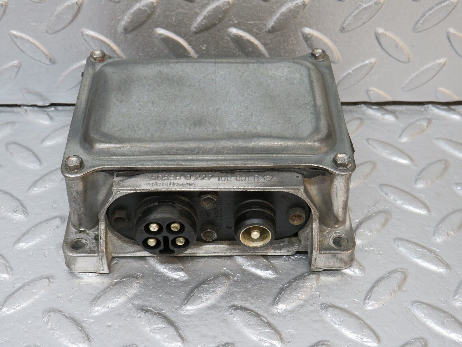 39814 Mercedes-Benz R107 350SL Ignition Control Unit 0227100001