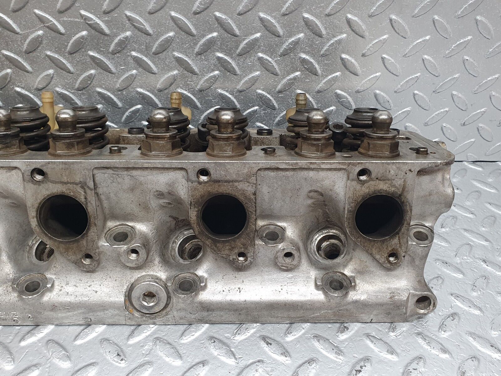 43840 Mercedes-Benz C126 380SEC Coupe Cylinder Head Right Side 1160163401