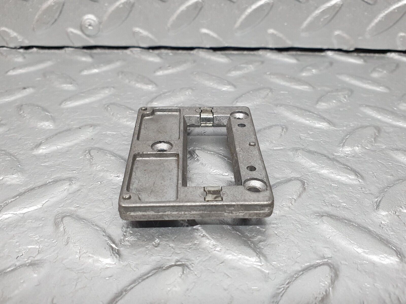 41667 Mercedes-Benz W124 200E Rear View Mirror Bracket