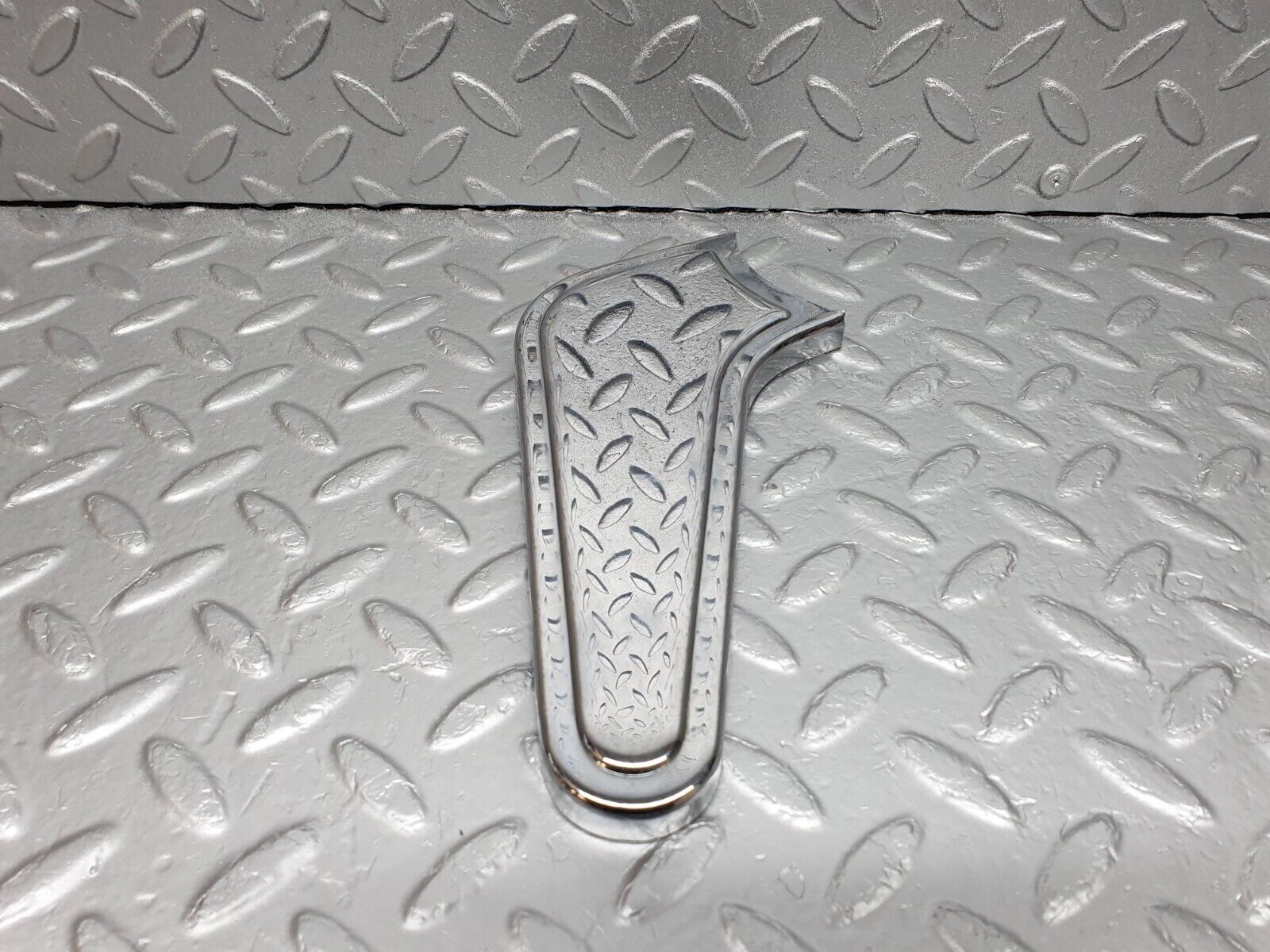 43086 Mercedes-Benz W108 280SE Seat Hinge Chrome Cover Right 1089130828