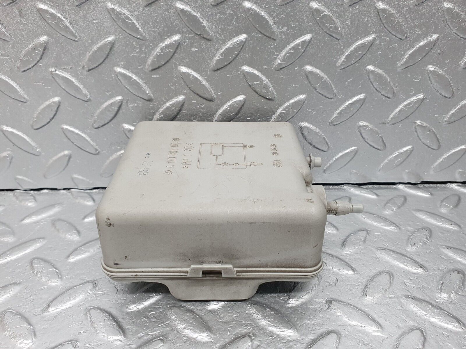 41865 Mercedes-Benz W202 C200 Vacuum Reservoir 1708050019