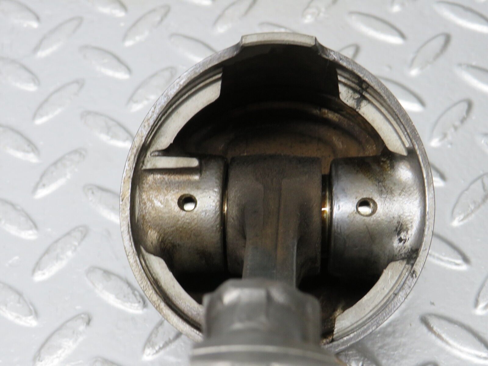 32989 Mercedes-Benz C107 R107 350 V8 Piston With Connecting Rod 92mm 11607