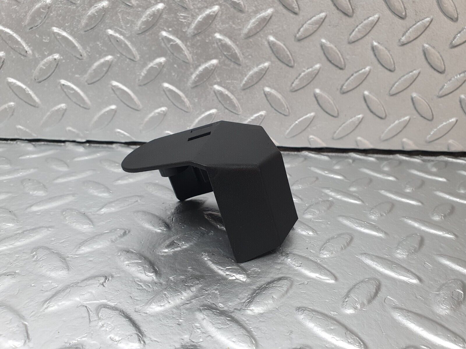 42544 Mercedes-Benz R129 320SL Coupe Starter Motor Cable Wire Plastic Cover 0005461381