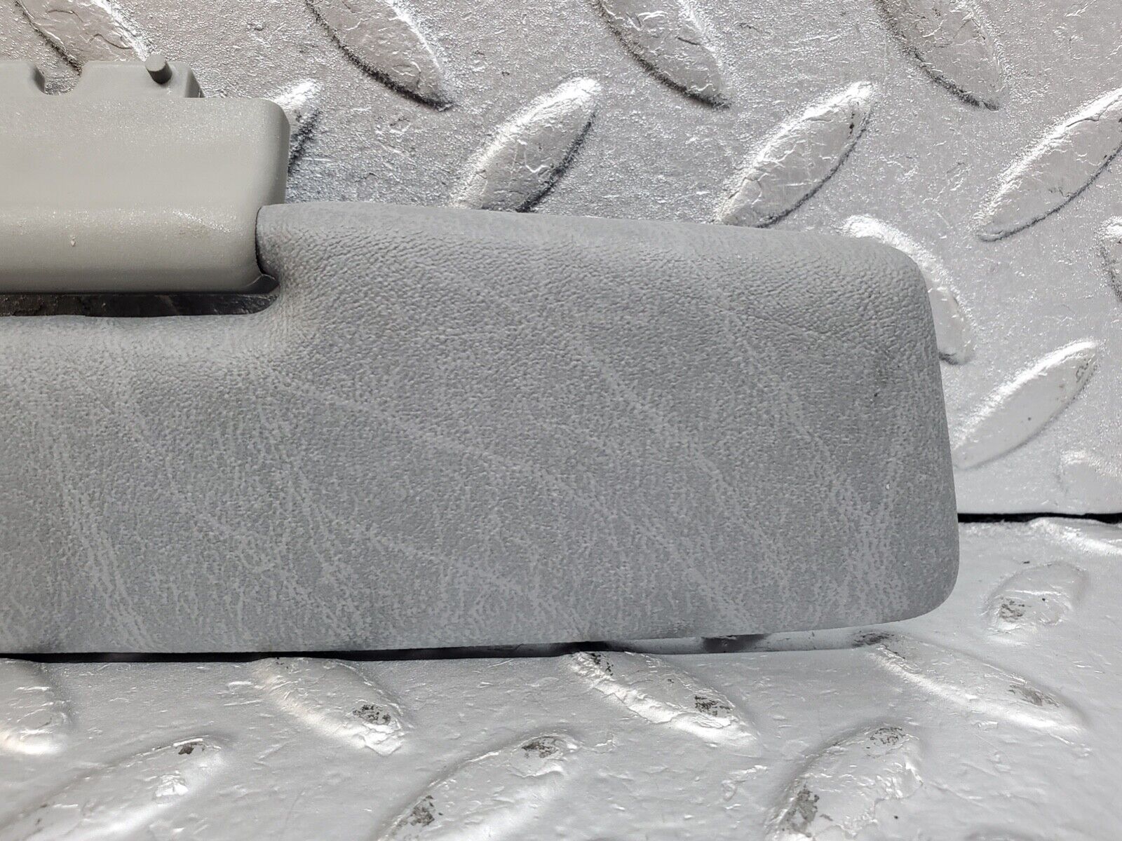 44625 Mercedes-Benz W124 220E Middle Sun Visor Grey