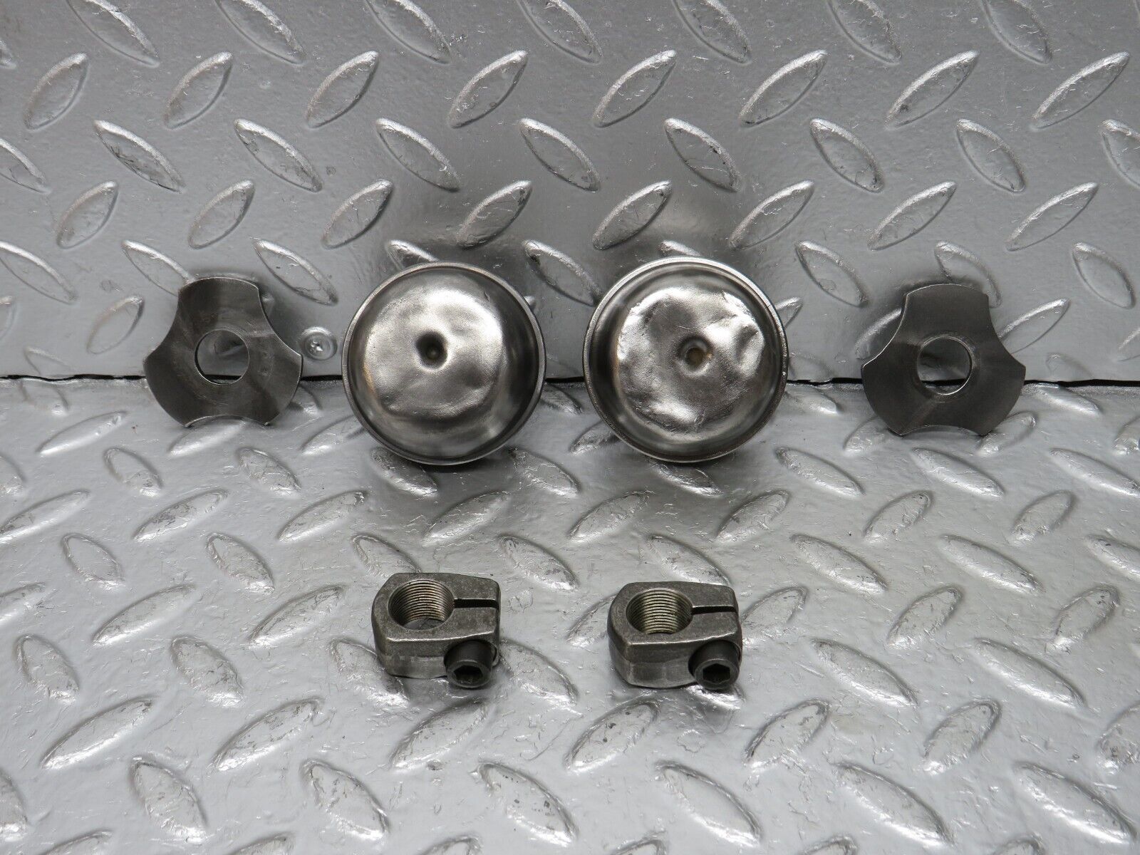 33017 Mercedes-Benz C107 R107 350 V8 Wheel Hub Locking Cap