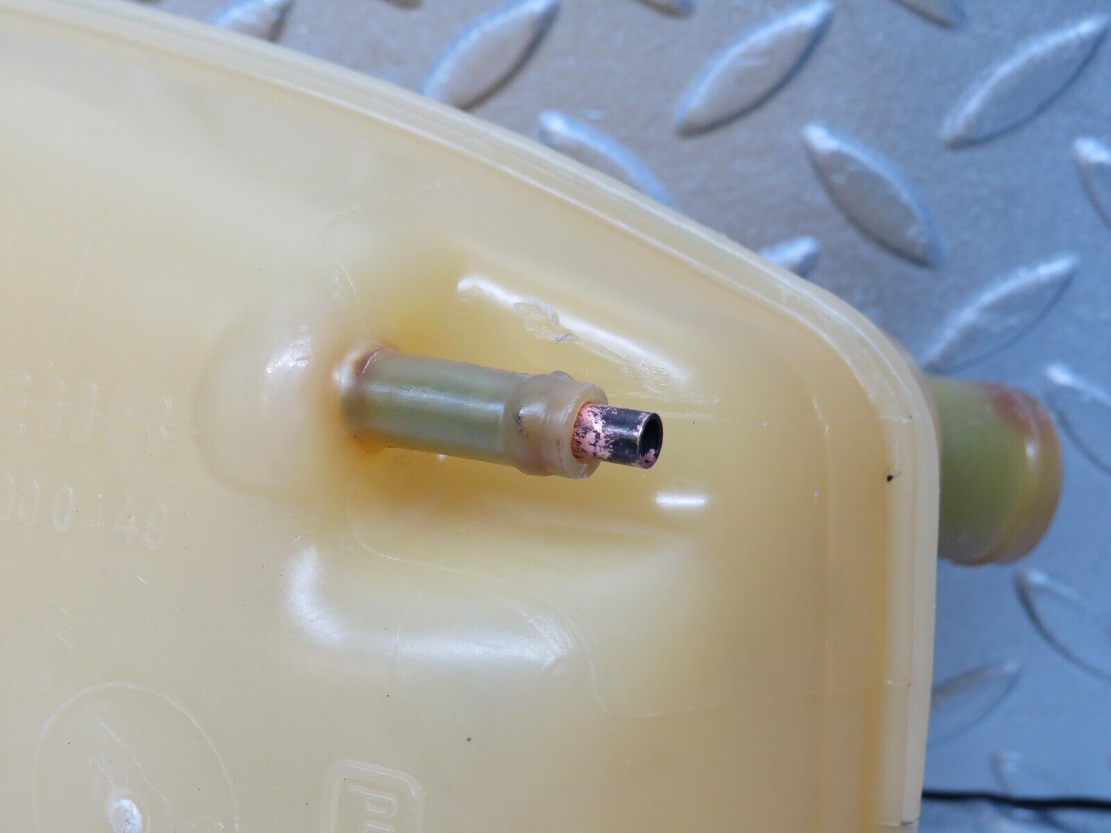 39092 Mercedes-Benz R107 500SL Coolant Reservoir Tank Behr 1165000449