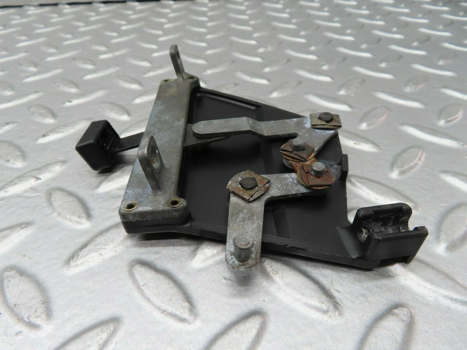 15607 Mercedes-Benz R107 450SL Air Vent Control Lever Right 1078300485